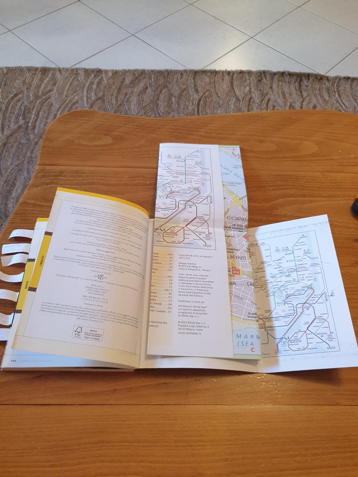 National Geographic Traveler Explore Istanbul guida a piedi con mappa