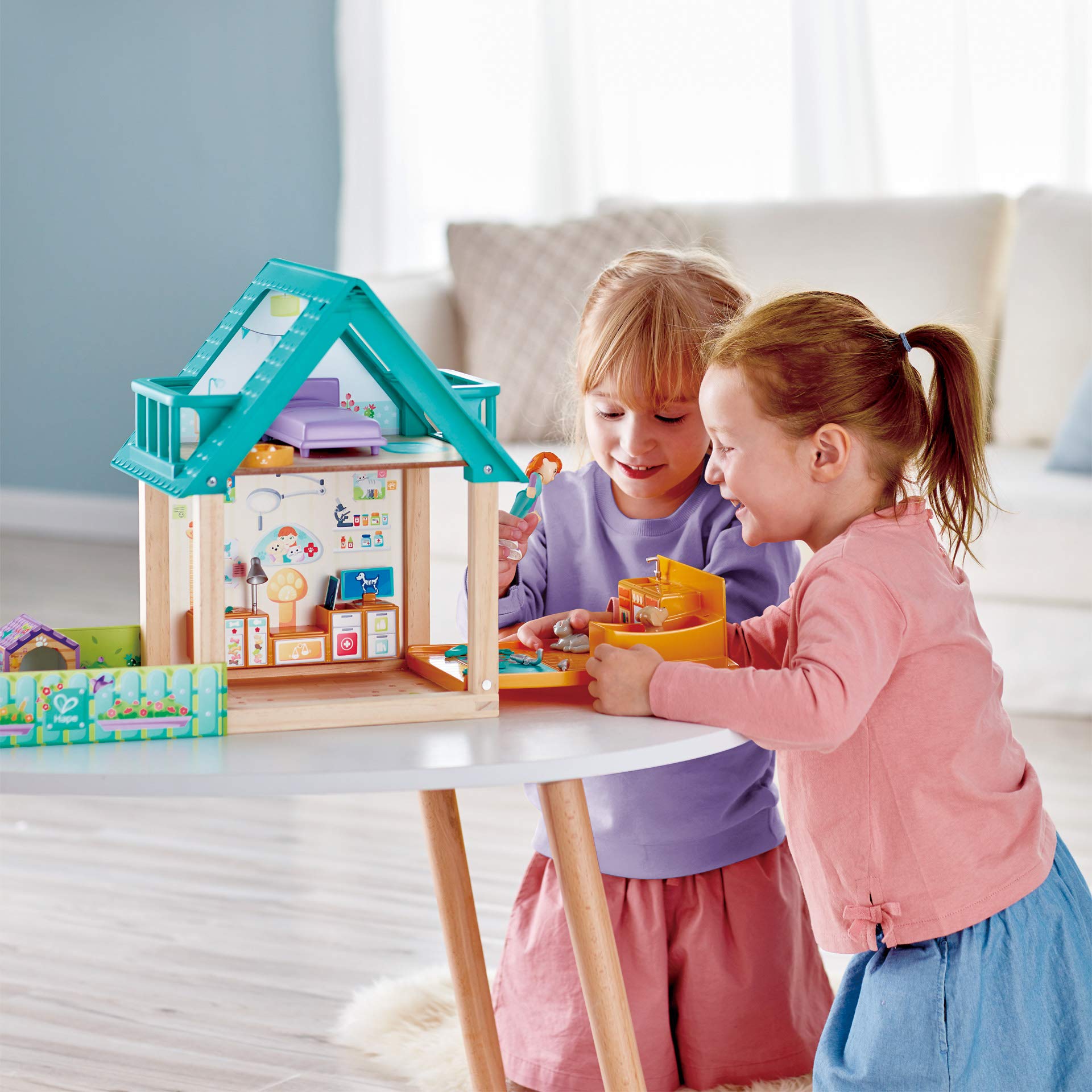 Hape E3408 Furry Friend Vet Set casa veterinaria in legno