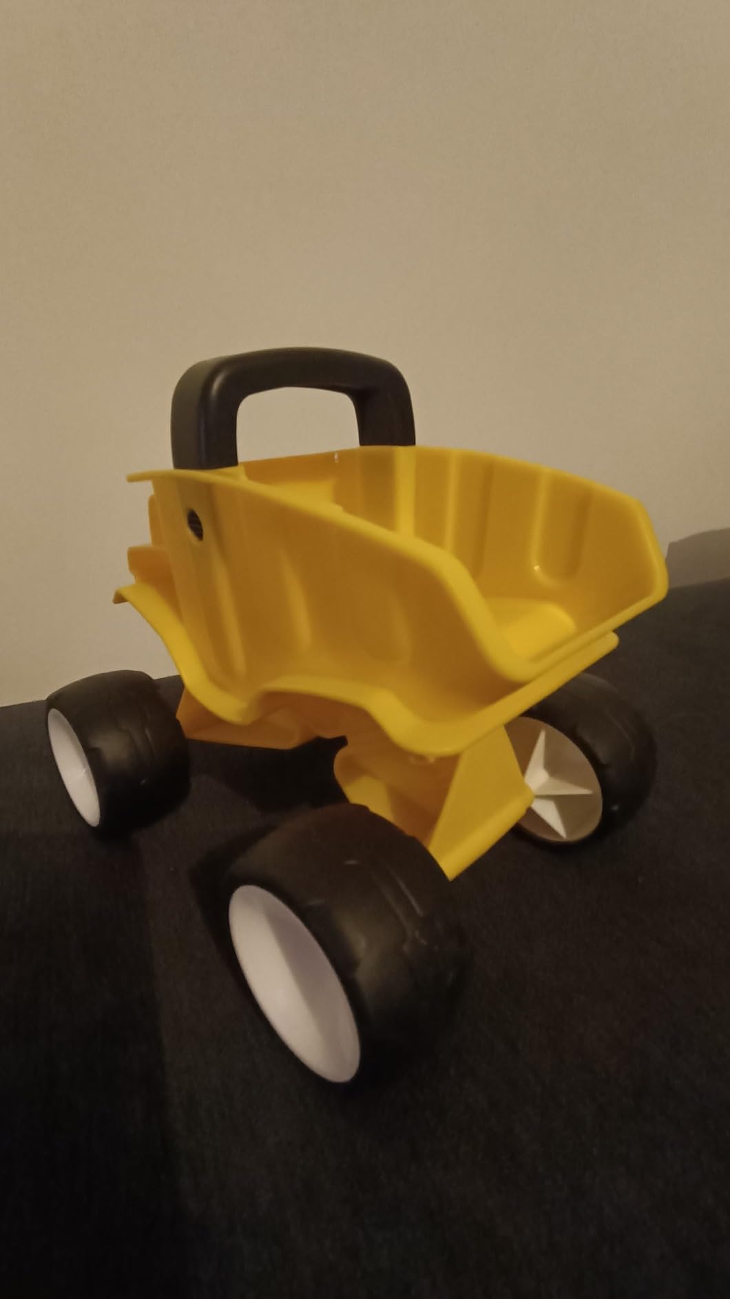 Hape Giochi da spiaggia Autocarro Giallo con cassone ribaltabile camion giocattolo