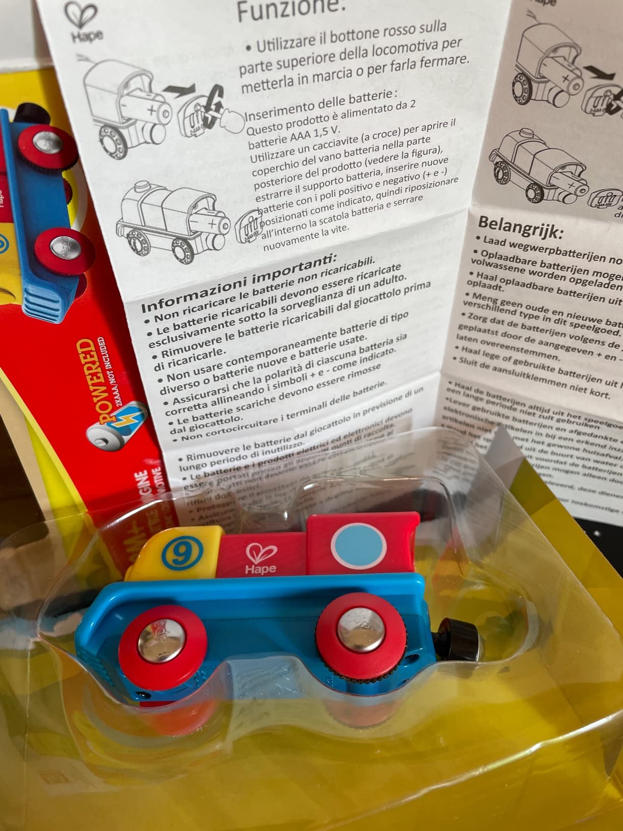 Hape Treno E3820 Piccola locomotiva con pulsante a batterie