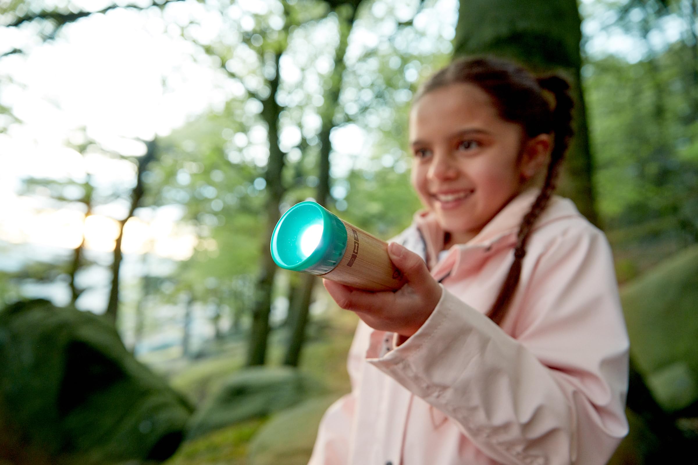 Hape Nature Fun Torcia alimentata a mano senza batterie in bambù