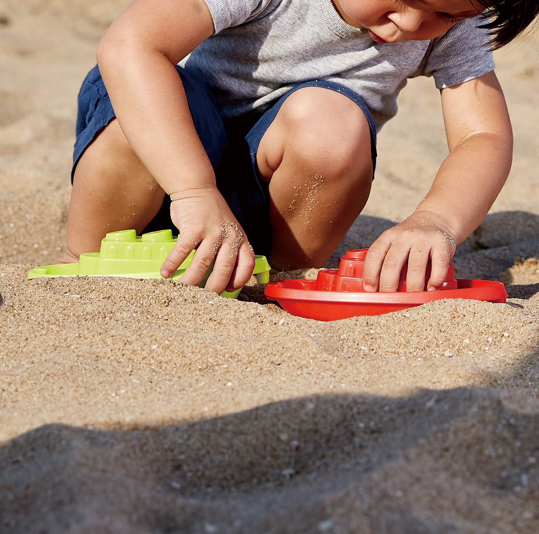Hape Giochi da spiaggia Barchette impilabili 3 pezzi multicolore forate