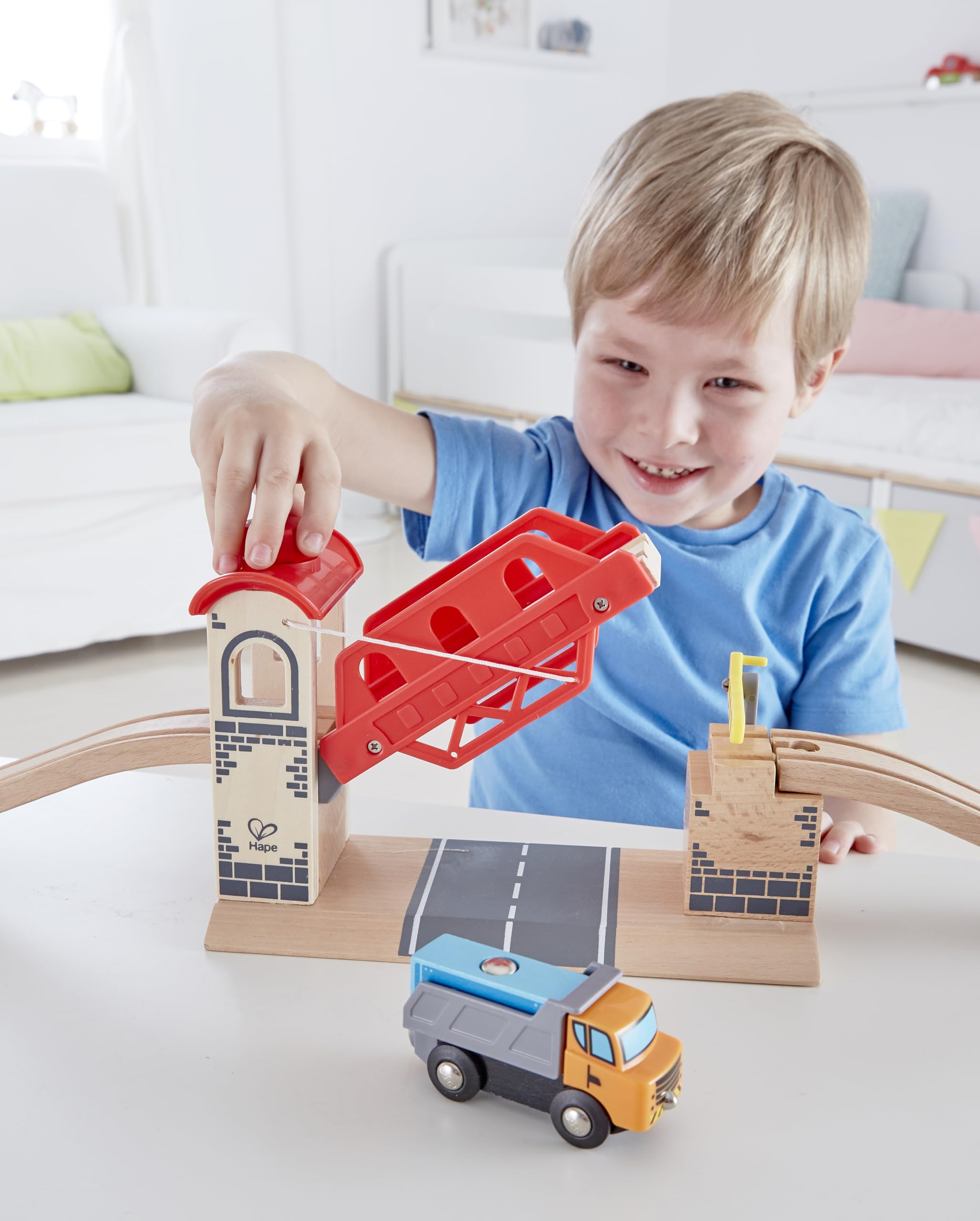 Hape Treno Ponte Levatoio accessorio in legno con manovella