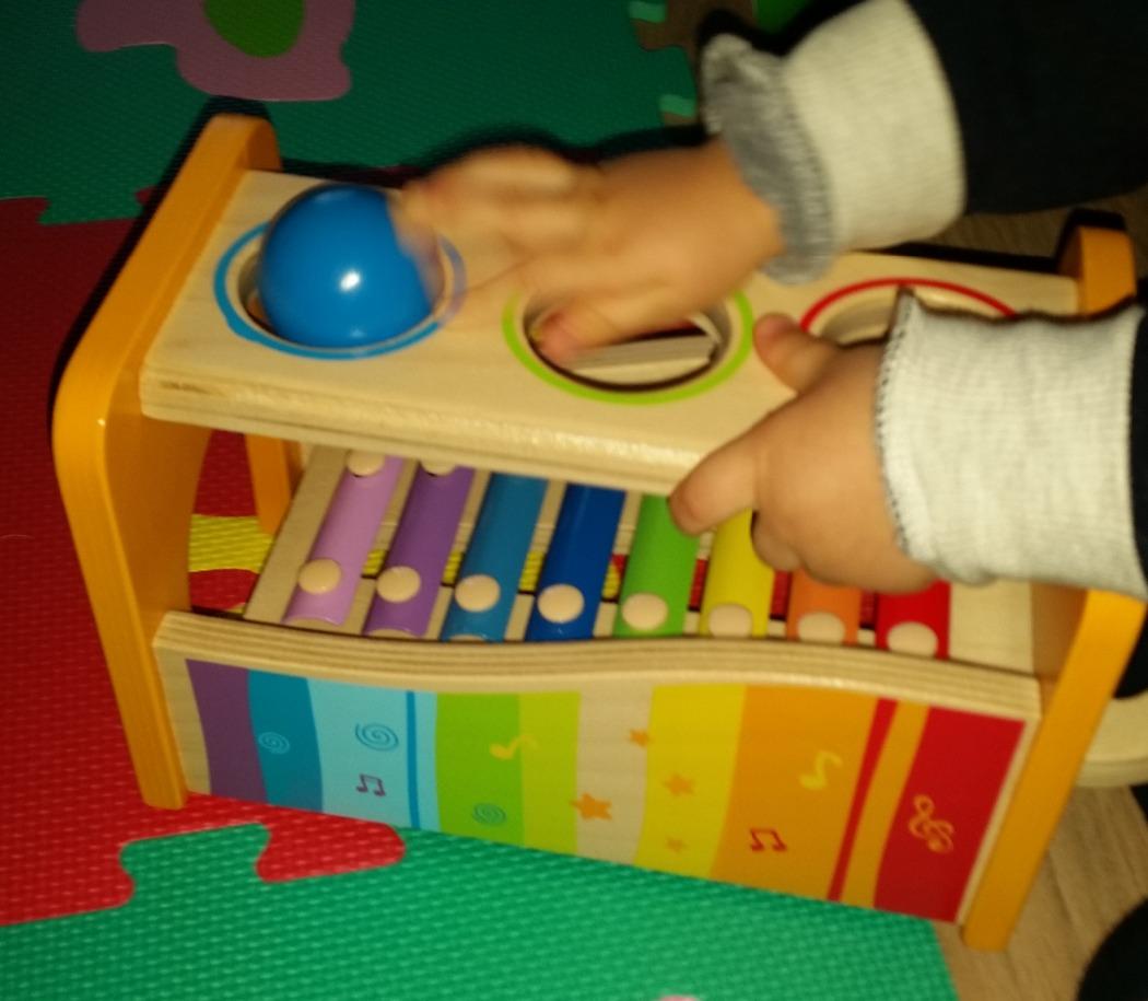 Hape Giochi musicali Banco delle Palline con Xilofono giocattolo in legno