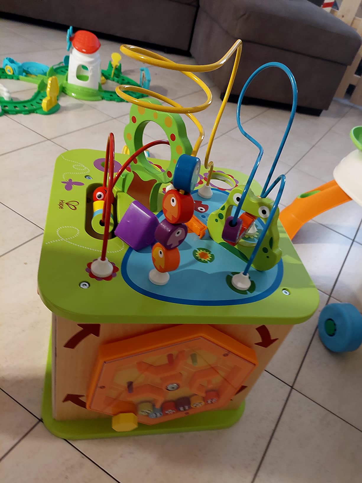 Hape Giocattoli per le abilità motorie Cubo Multiattività cubo attività in legno