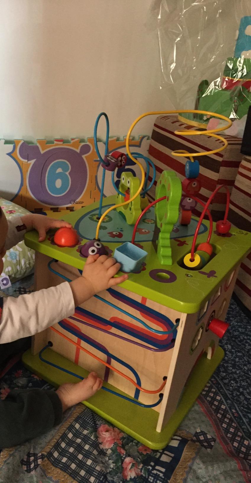 Hape Giocattoli per le abilità motorie Cubo Multiattività cubo attività in legno