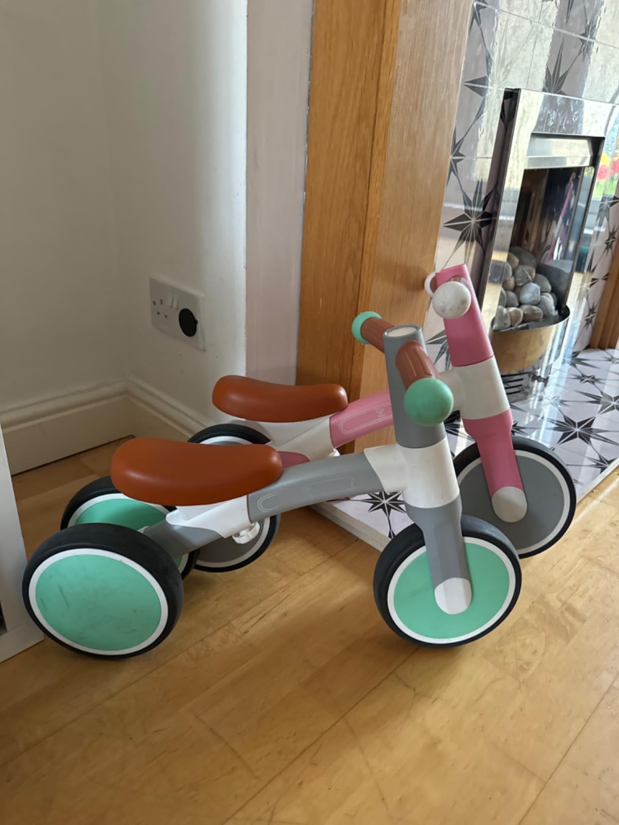 Hape Primi passi e bici triciclo rosa senza pedali 3 ruote leggero