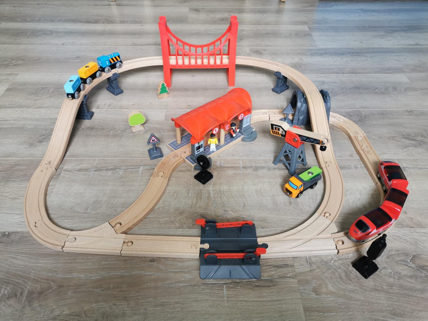Hape Treno Pista Città Trafficata 51 pezzi ferroviaria