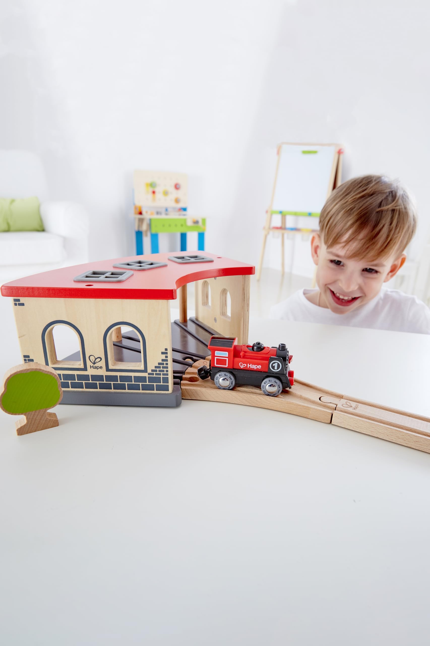 Hape Treno Deposito dei Treni in Legno a 3 corsie
