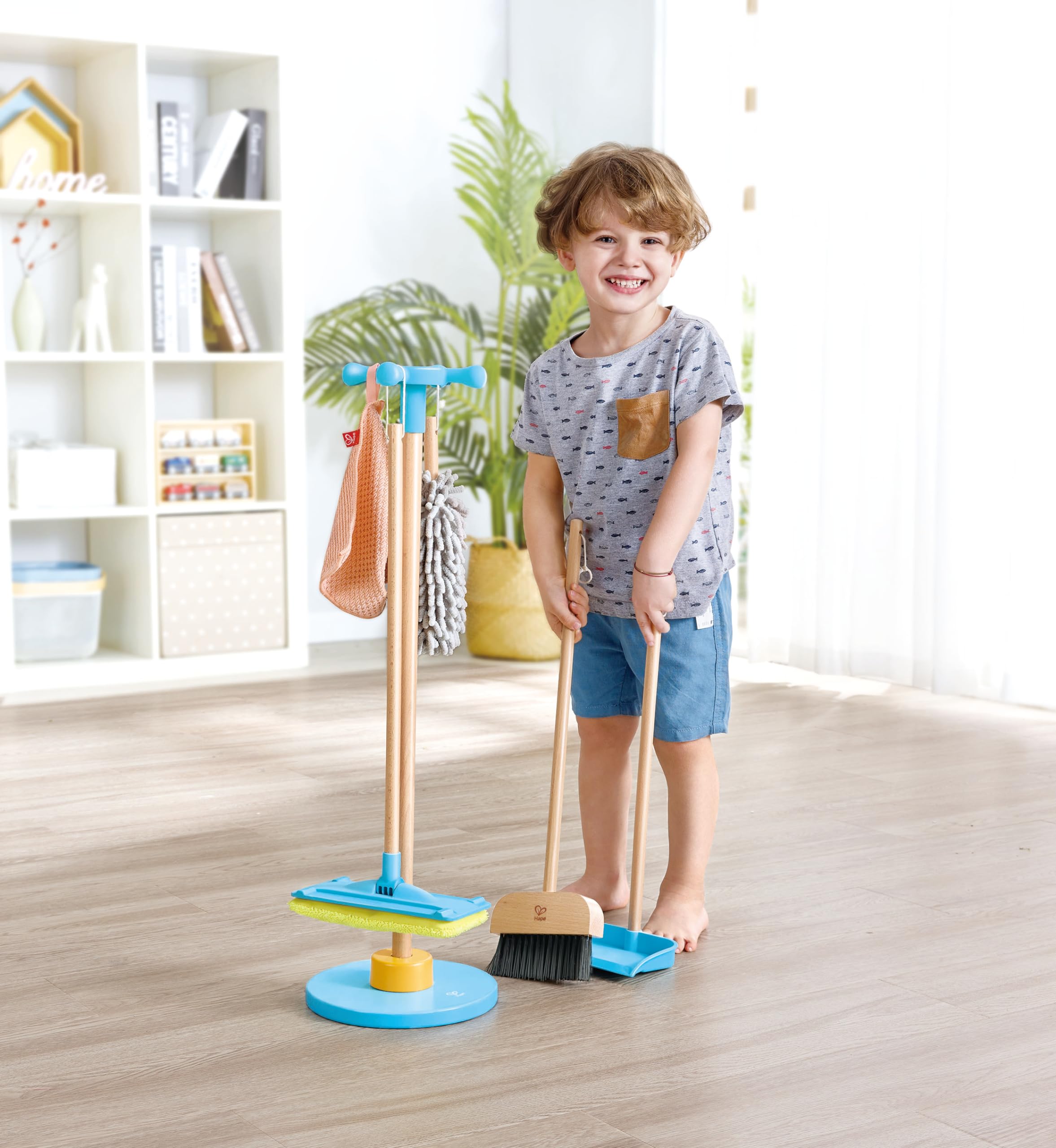 Hape Giochi di ruolo Set per la pulizia giocattolo con supporto