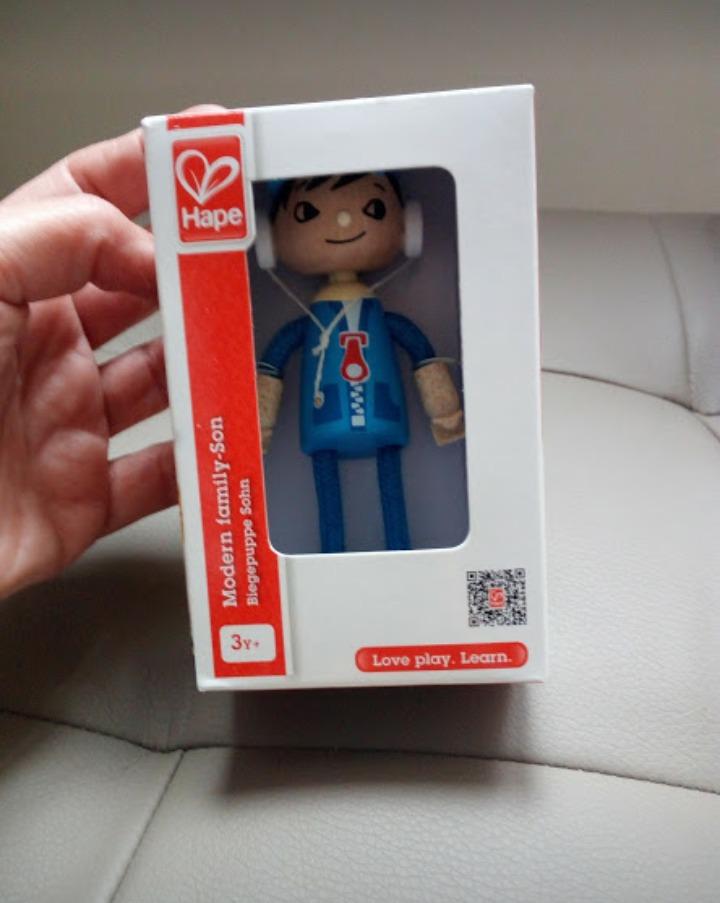 Hape Case delle bambole e accessori Bambola Figlio in legno con arti flessibili
