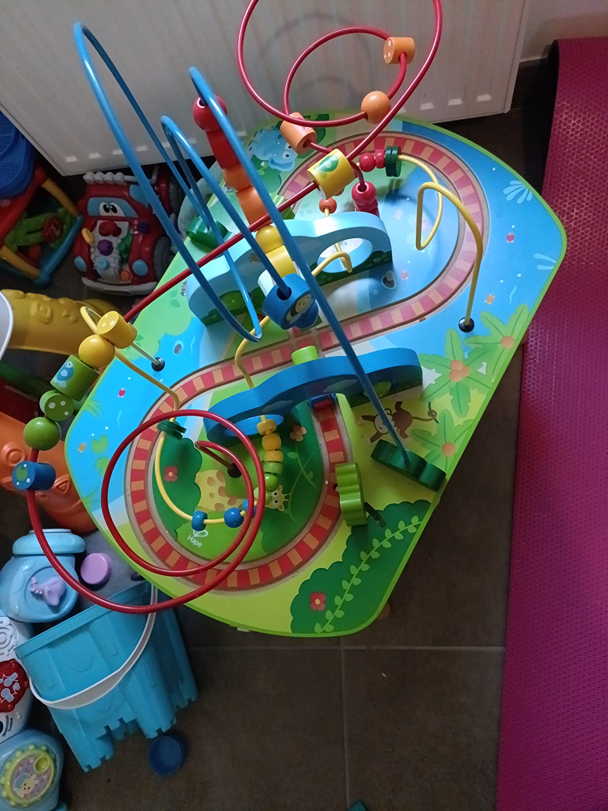 Hape Treno E3824 tavolo treno giungla multiattività in legno