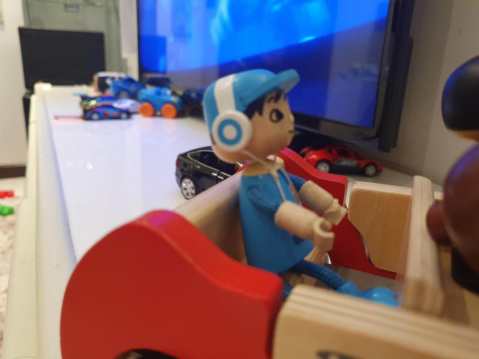 Hape Case delle bambole e accessori Bambola Figlio in legno con arti flessibili