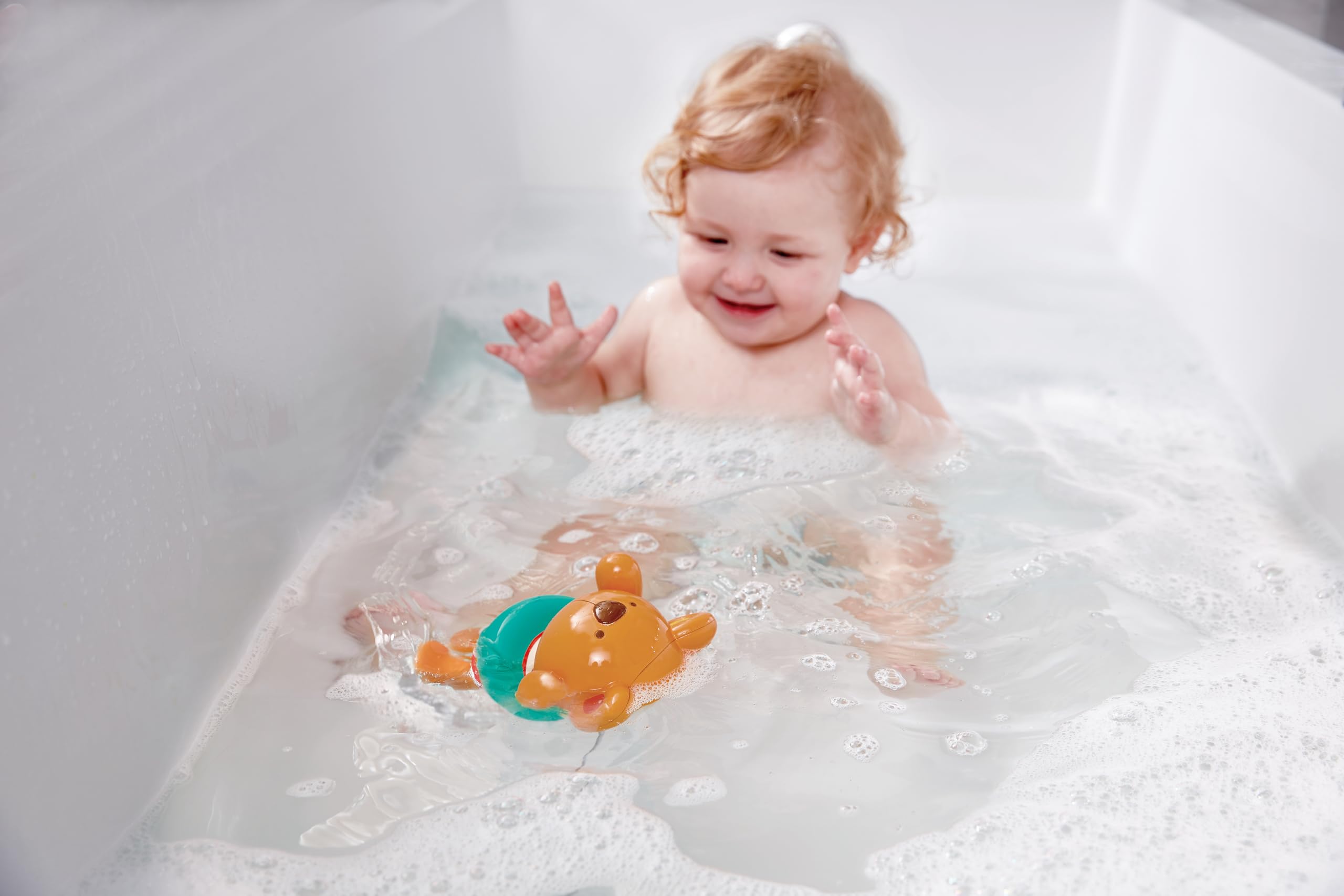 Hape Giochi da bagno Orsetto Nuotatore Teddy a carica manuale