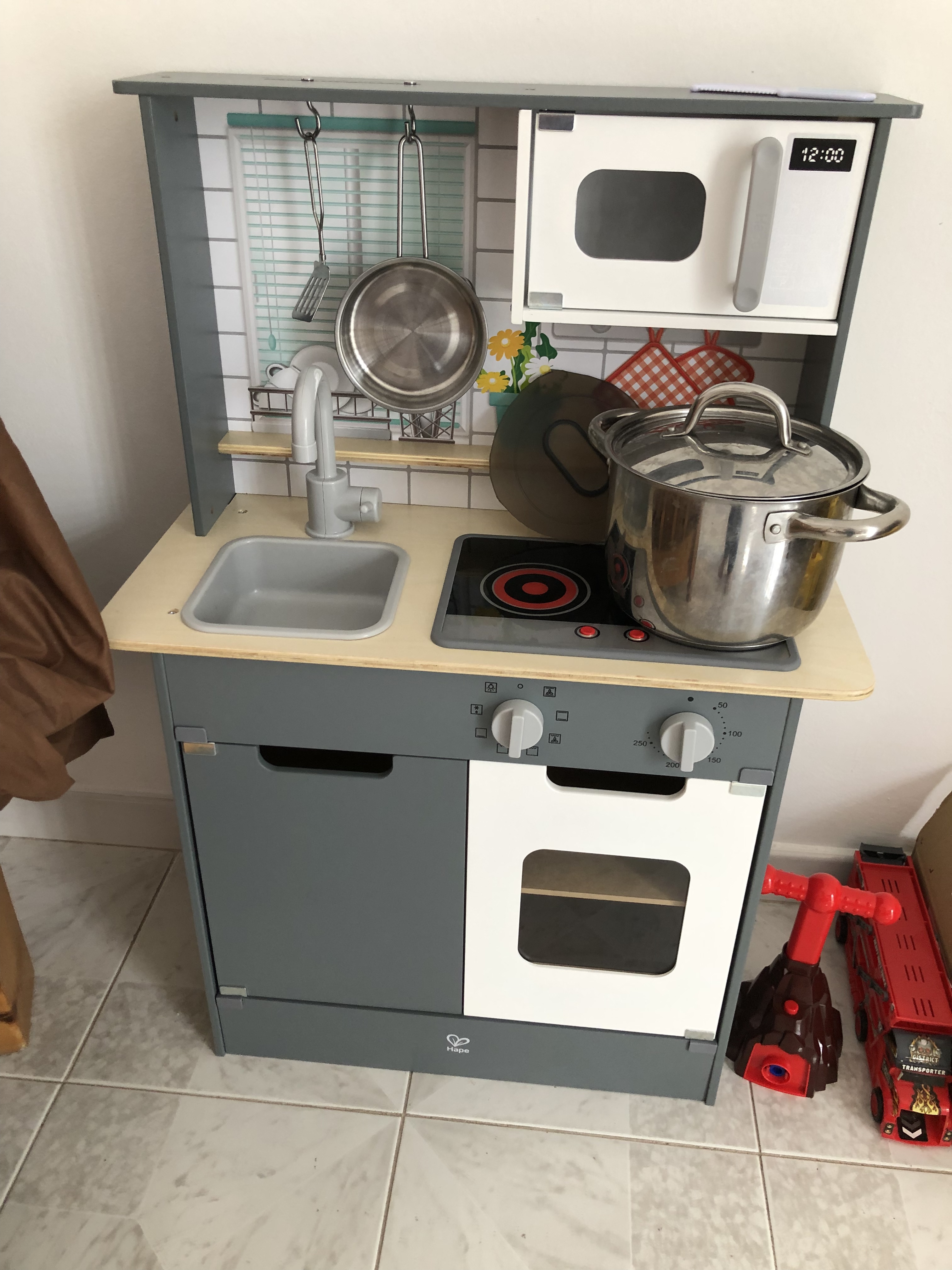 Hape Cucina e accessori Cucina Grigia E3166 cucina giocattolo legno luci suoni