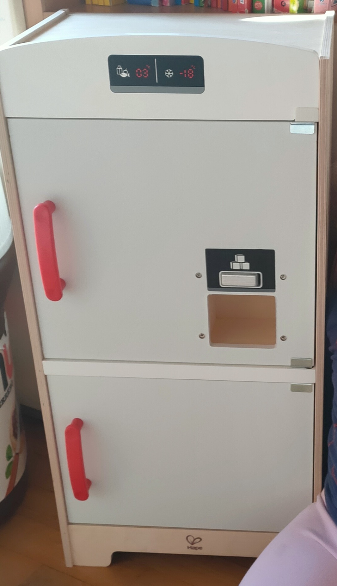 Hape Cucina e accessori E3153 frigorifero giocattolo bianco in legno