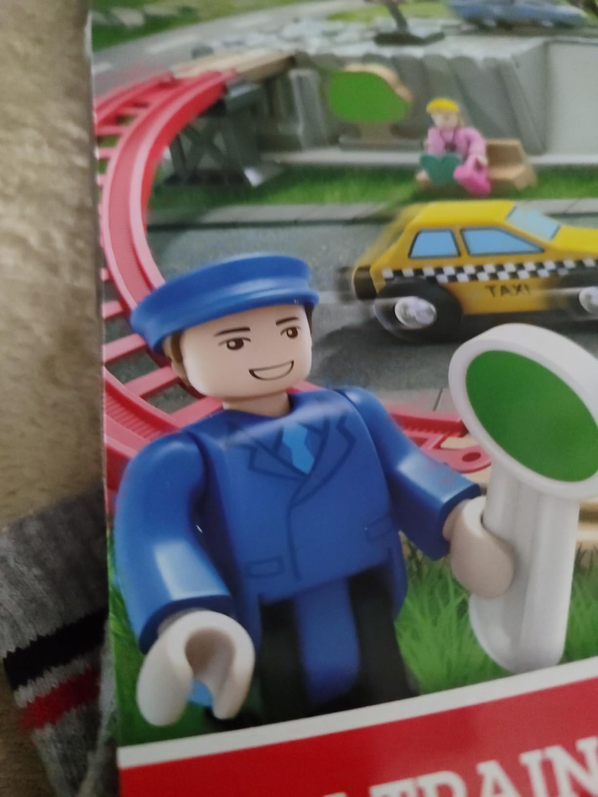 Hape Treno E3771 Treno in città set ferroviario 48 pezzi con box