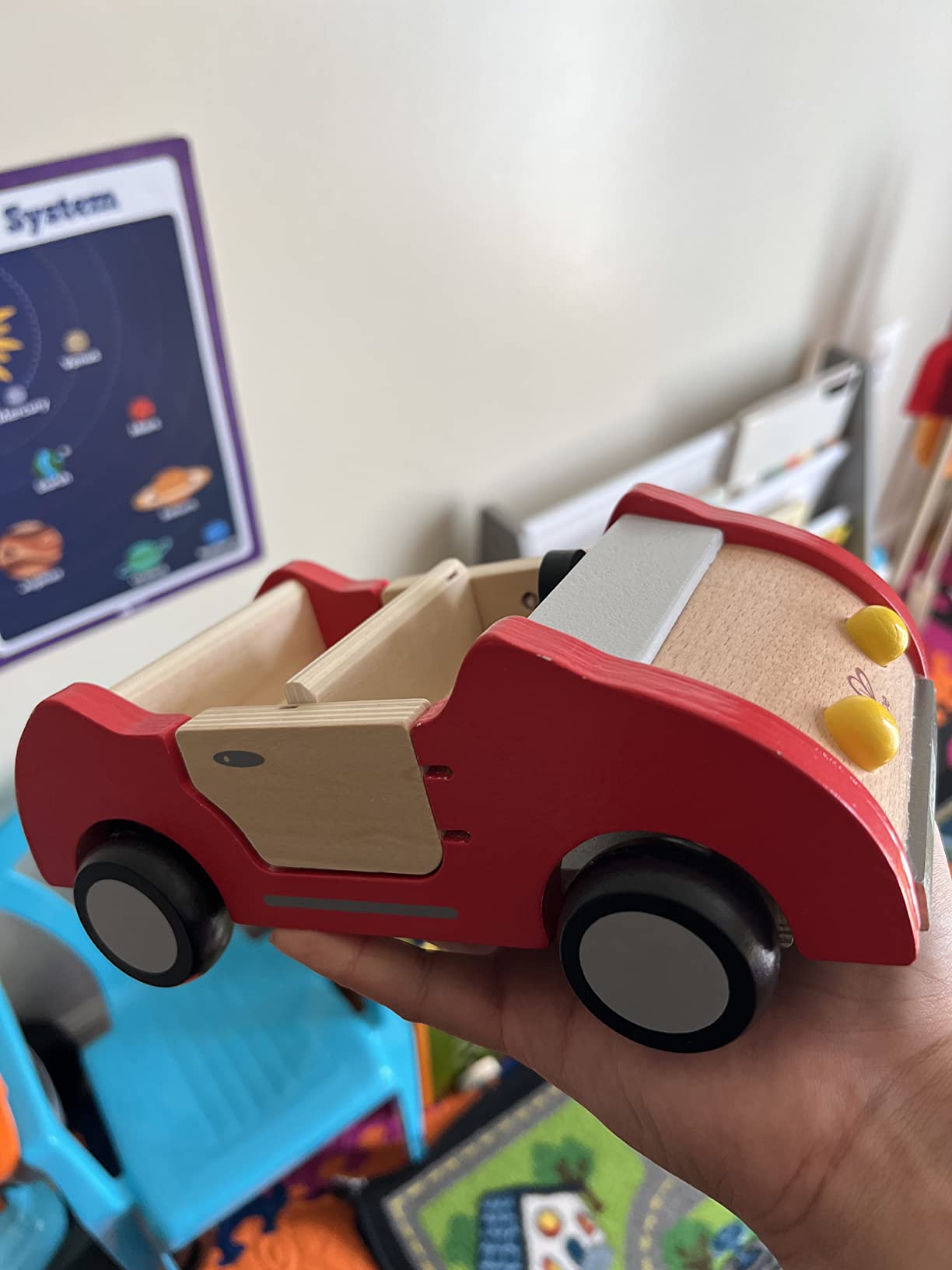 Hape Case delle bambole Auto familiare in legno rossa