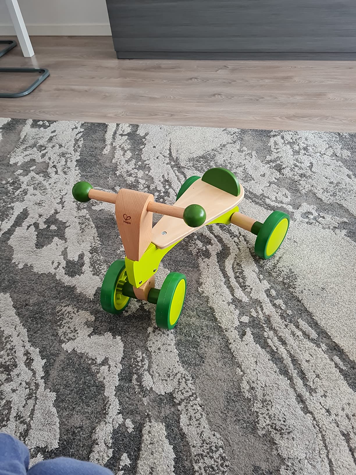 Hape Primi passi e bici Scooter a 4 ruote scooter in legno dai 12 mesi