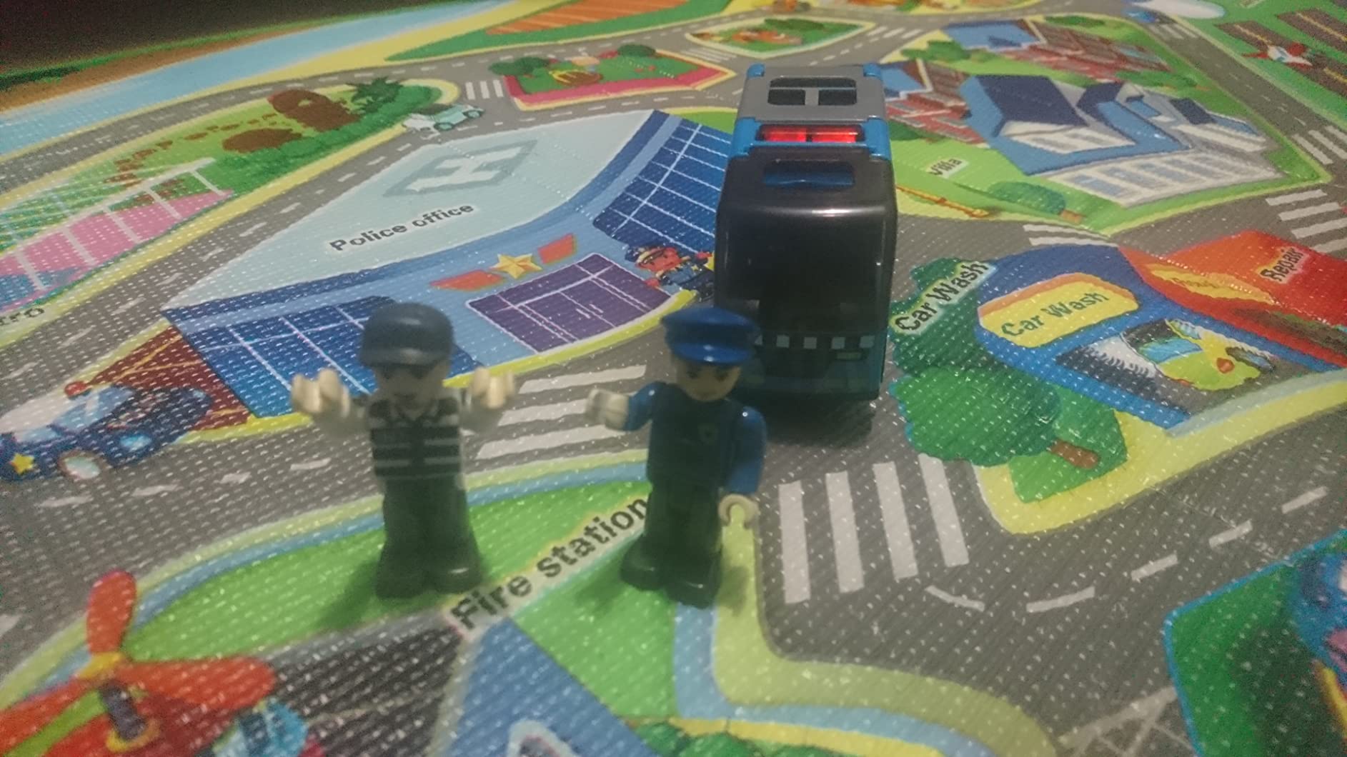Hape Giochi Auto della polizia con sirena funzionante SMALL gioco di ruolo