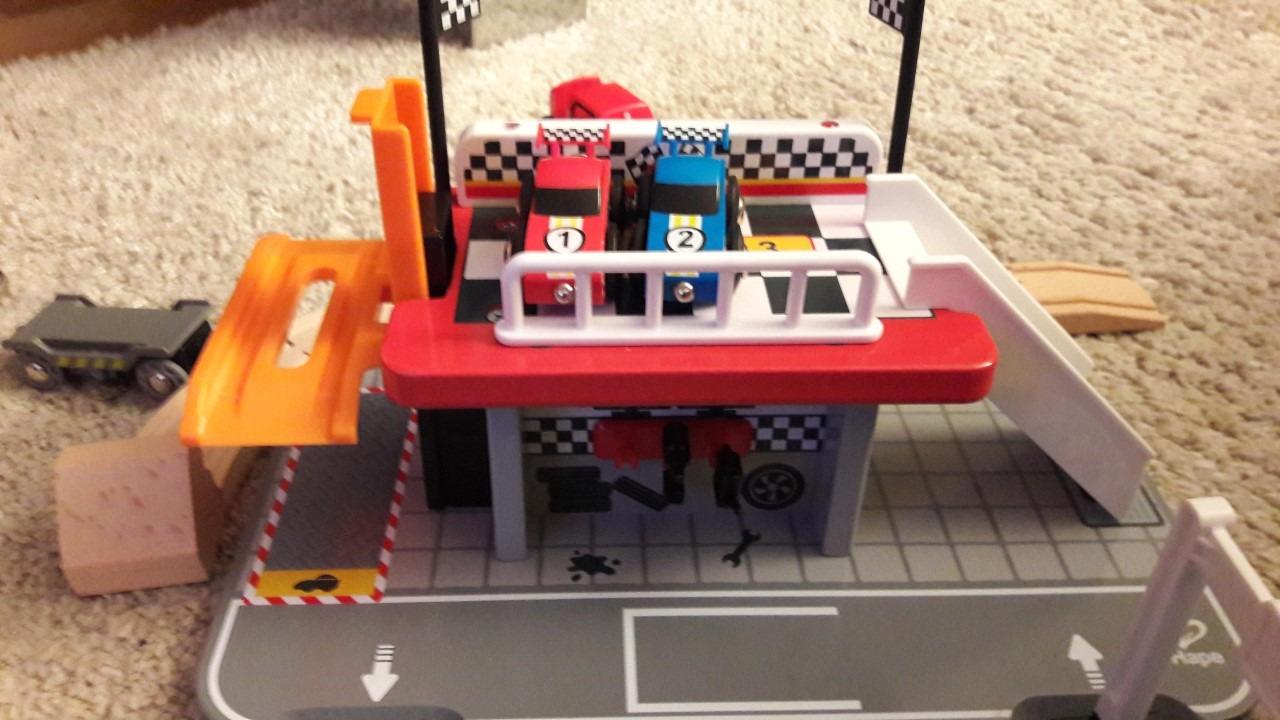 Hape Treno Race Track Station E3734 stazione di pista Green PE