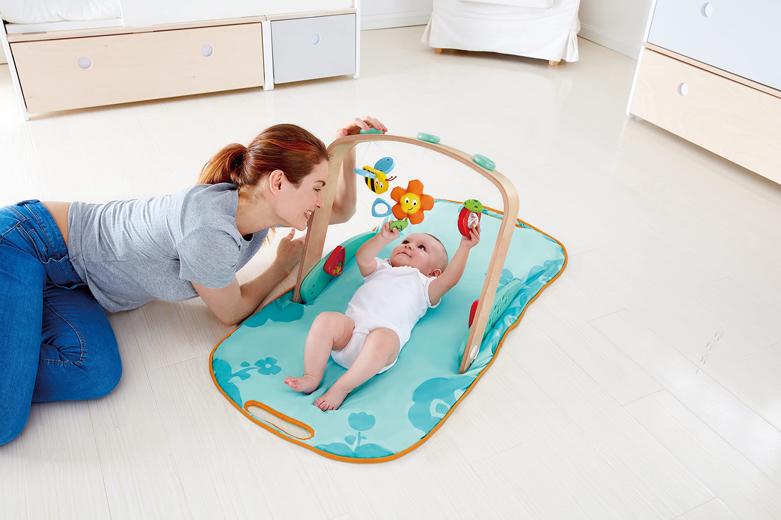 Hape Giocattoli per l'infanzia E0045 palestrina portatile con giochi