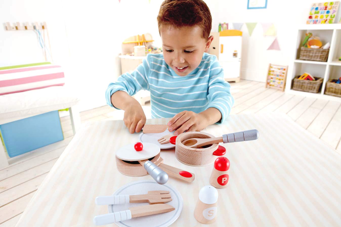 Hape Cucina e accessori Set Cucina & Servi in legno 13 pezzi