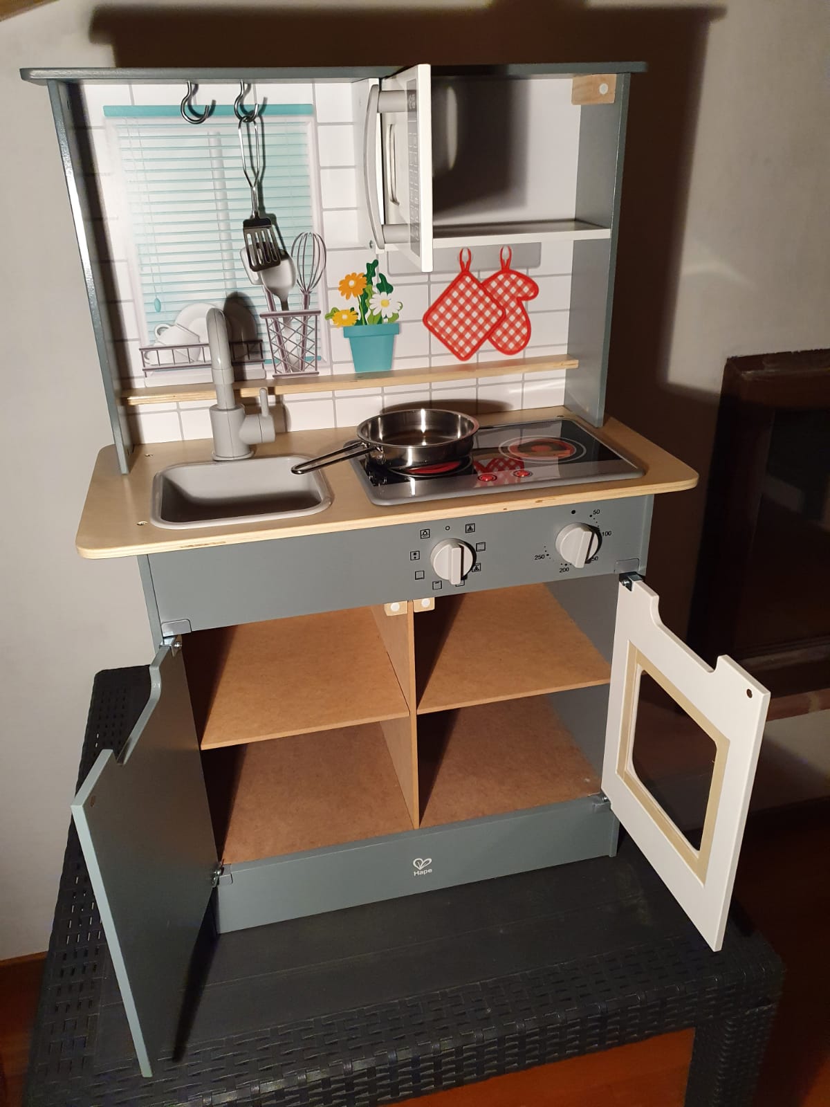 Hape Cucina e accessori Cucina Grigia E3166 cucina giocattolo legno luci suoni
