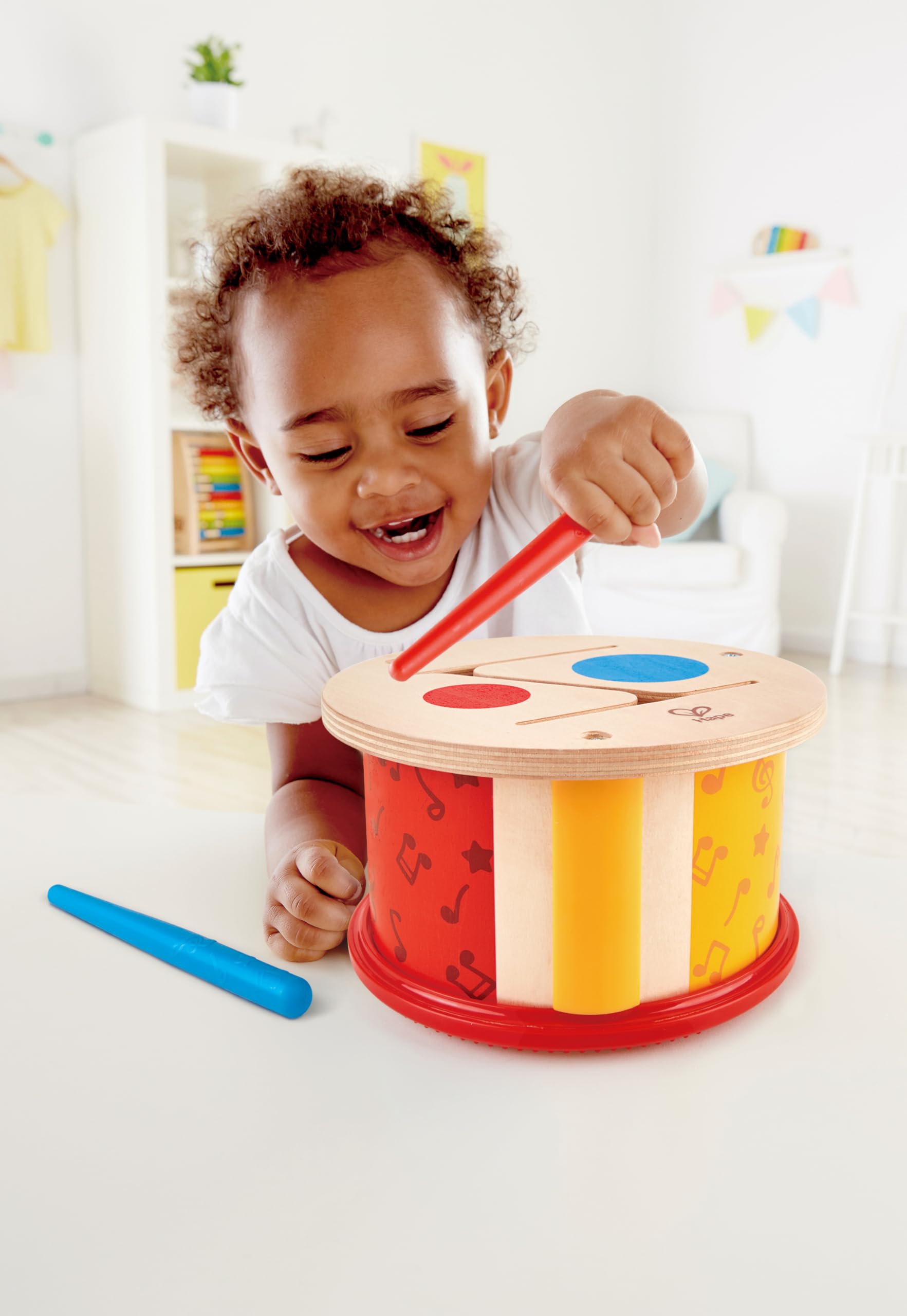 Hape Giochi musicali Tamburo a due facce con bacchetta legno dai 12 mesi