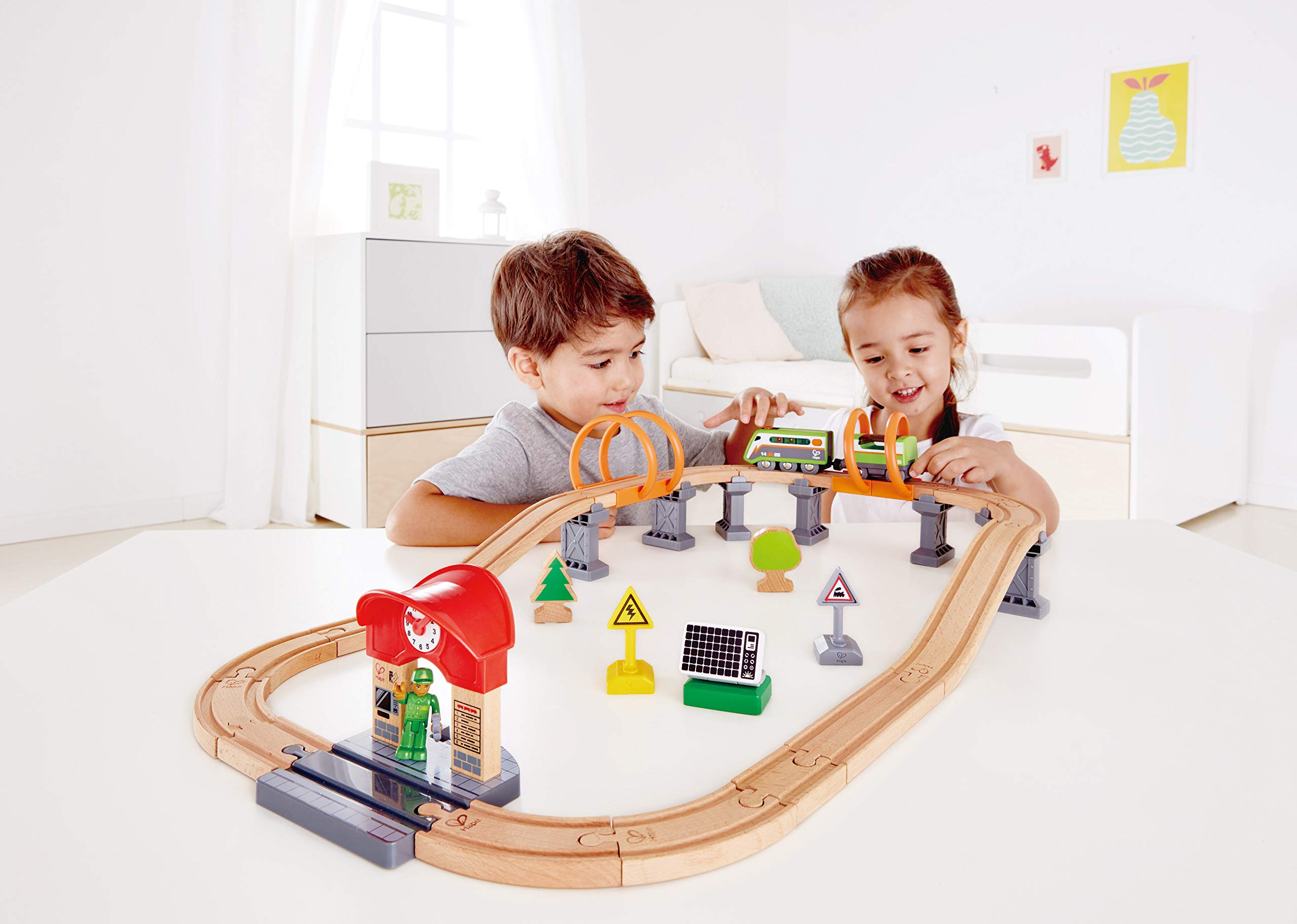 Hape Treno Pista ad energia solare trenino 16 pezzi con luci