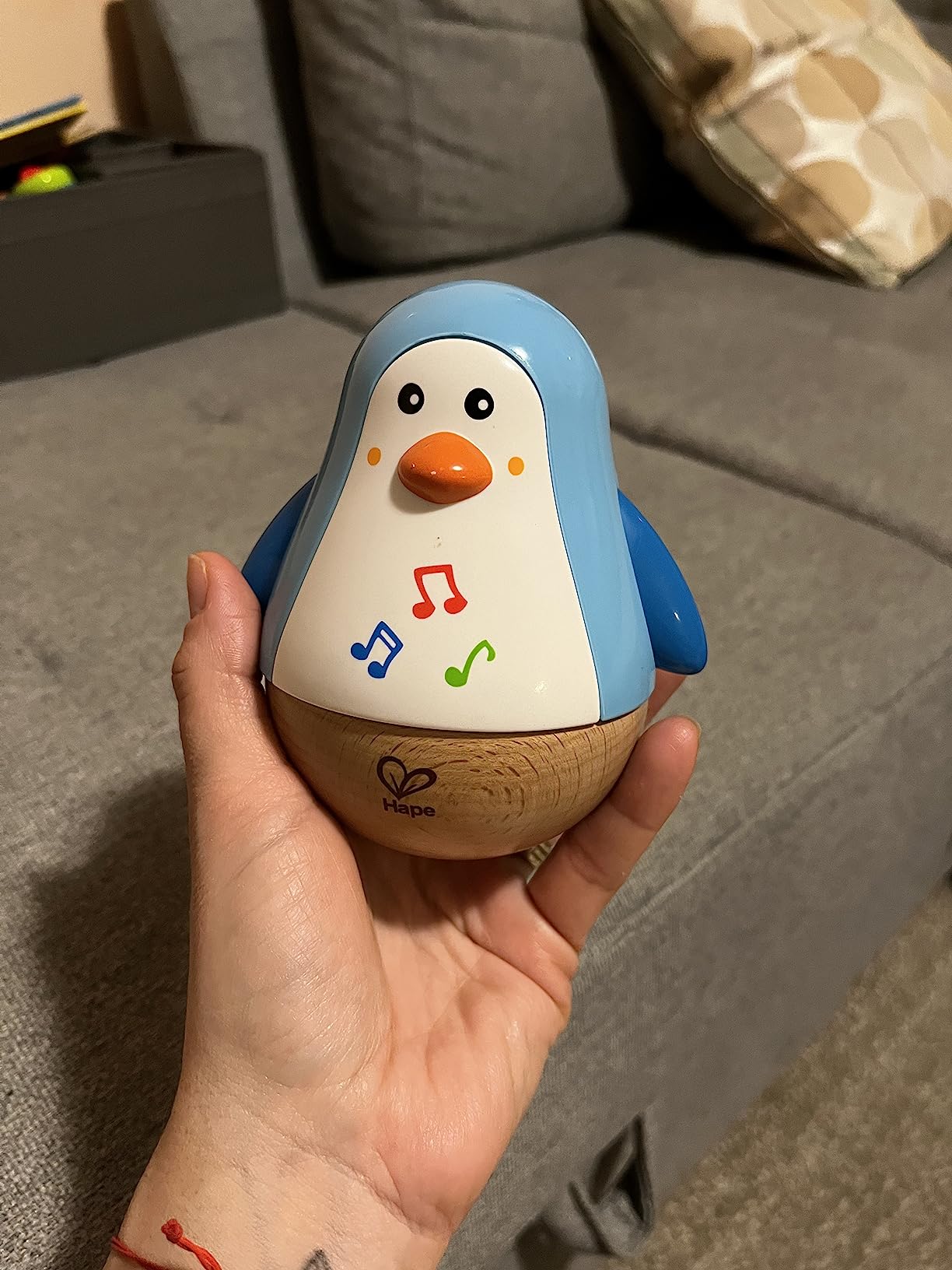 Hape Giochi musicali Pinguino Musicale Oscillante giocattolo in legno