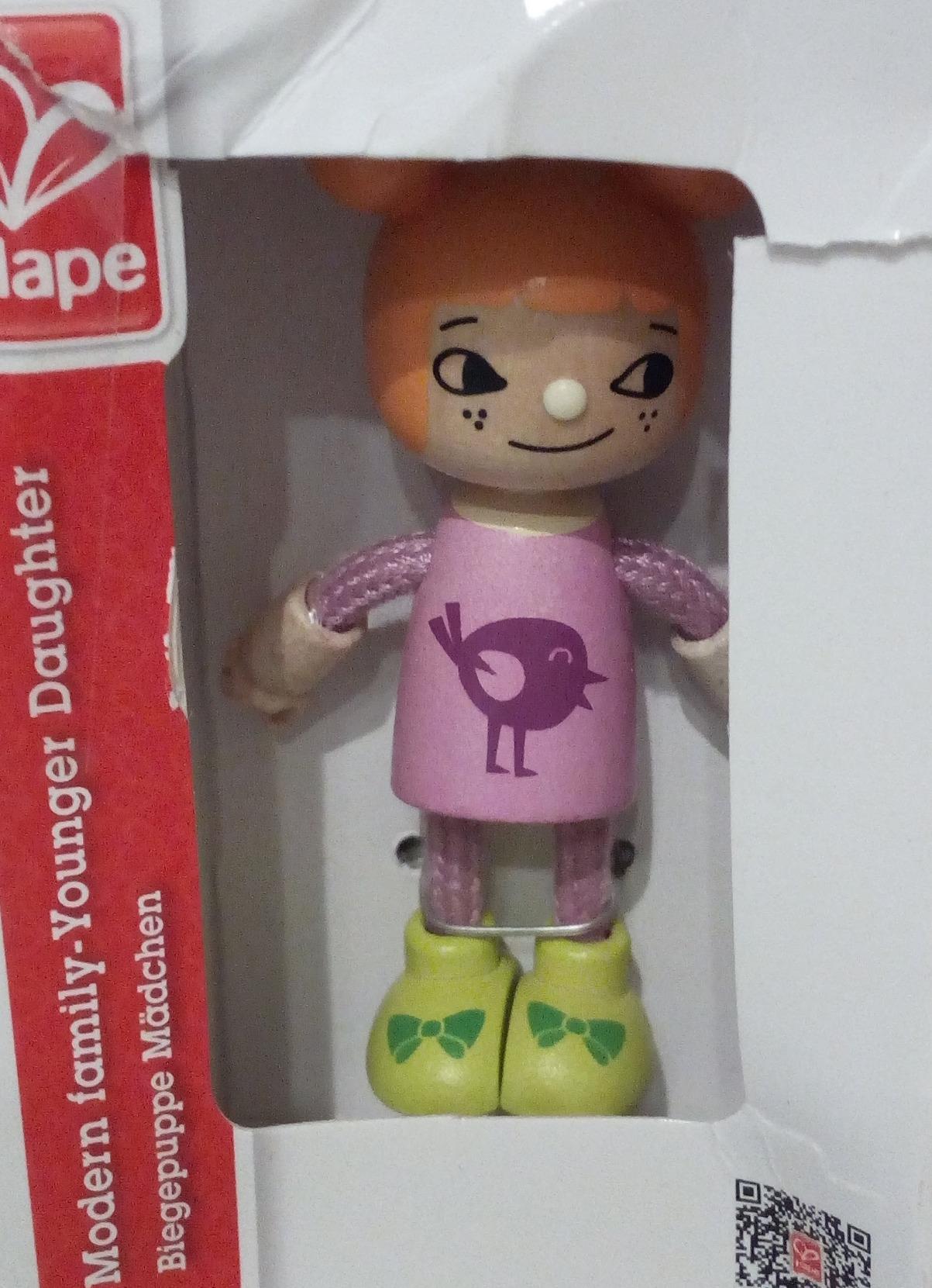 Hape Famiglia Moderna Figlia Piccola bambola in legno dai 3 anni