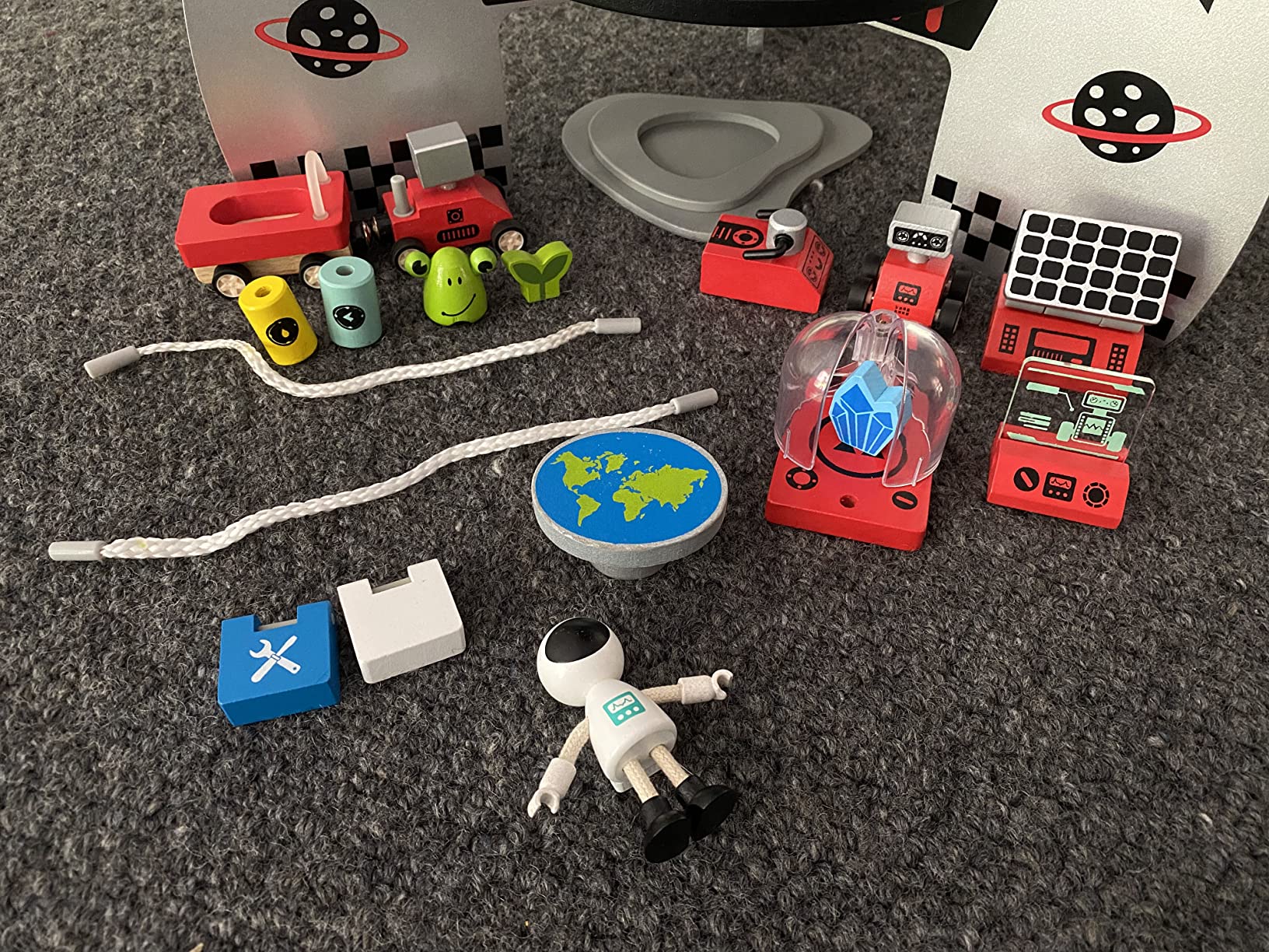 Hape Montare e costruire Razzo spaziale gioco di ruolo in legno 20 pezzi