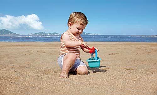Hape E4089 Secchio e Pala da Spiaggia set spiaggia per bambini con bordi arrotondati