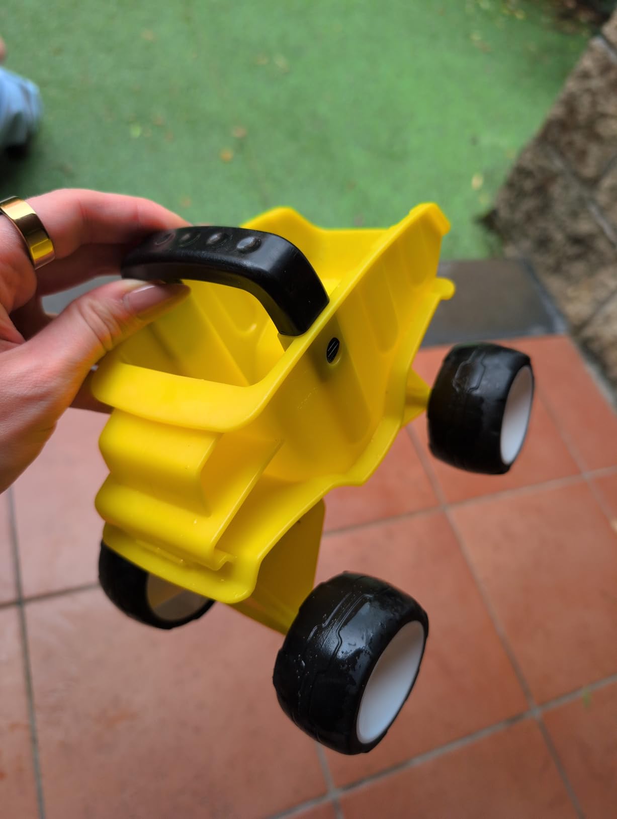 Hape Giochi da spiaggia Autocarro Giallo con cassone ribaltabile camion giocattolo