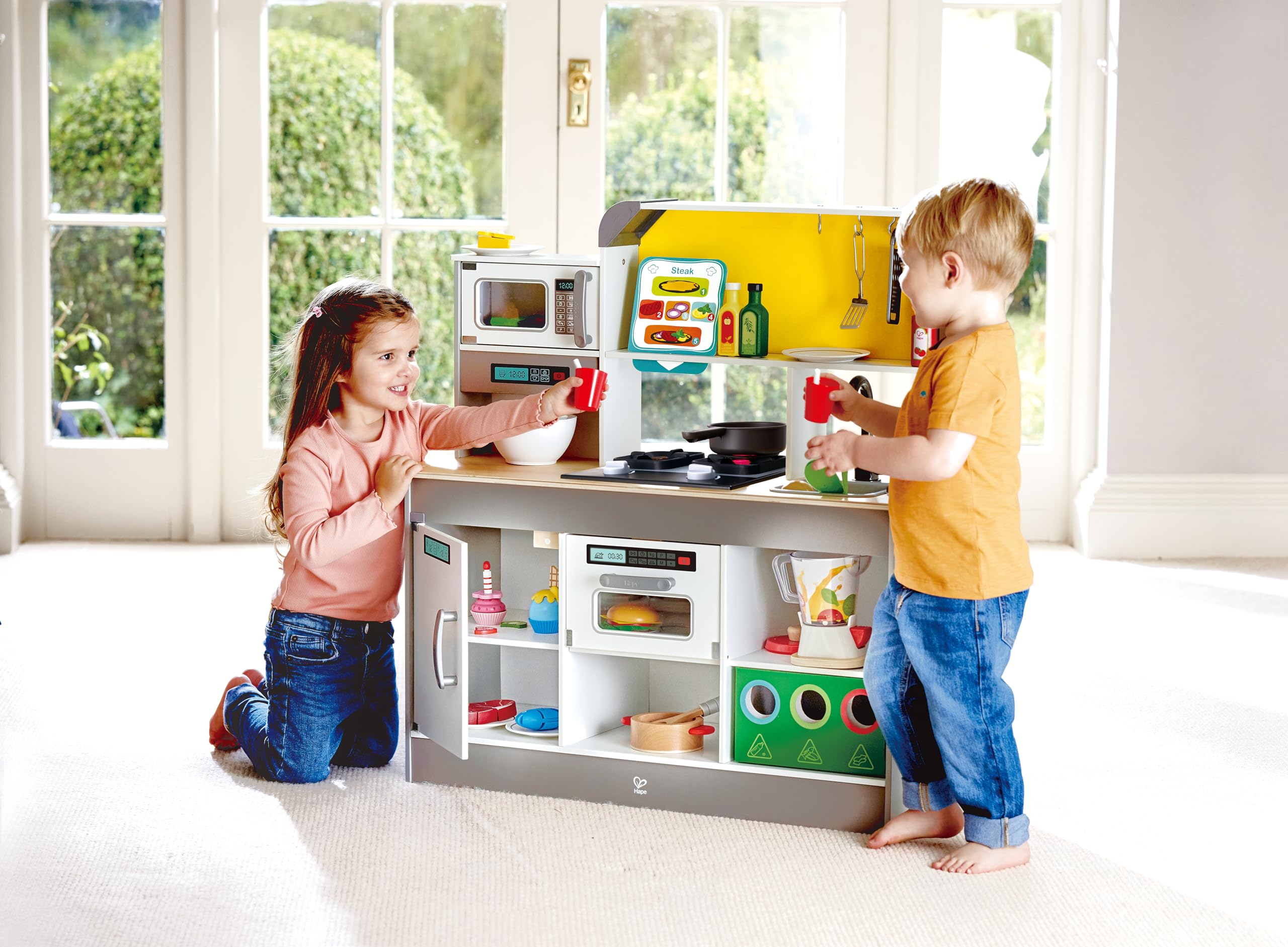 Hape Cucina e accessori E3177 Cucina di Gioco Deluxe con microonde