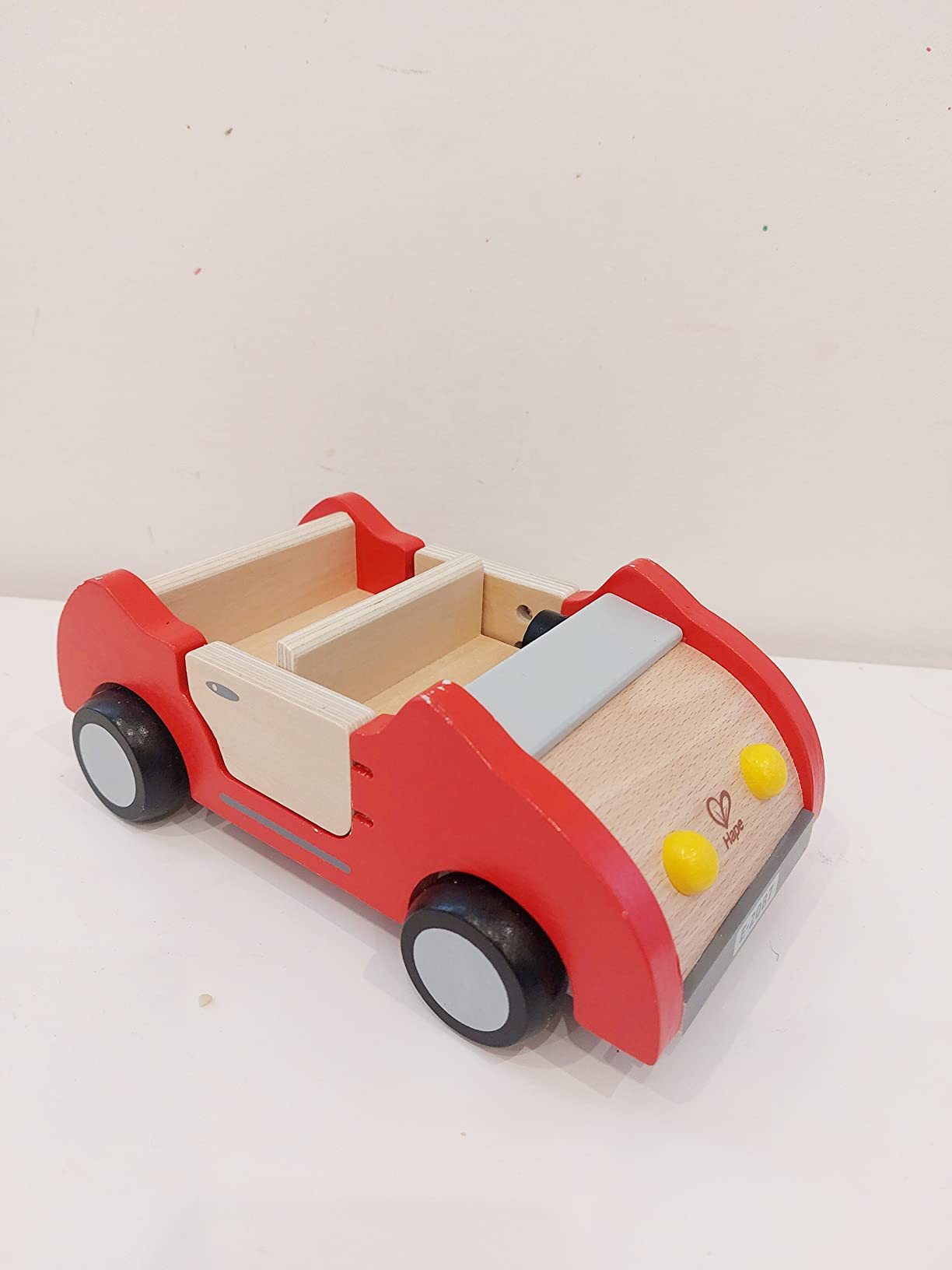 Hape Case delle bambole Auto familiare in legno rossa