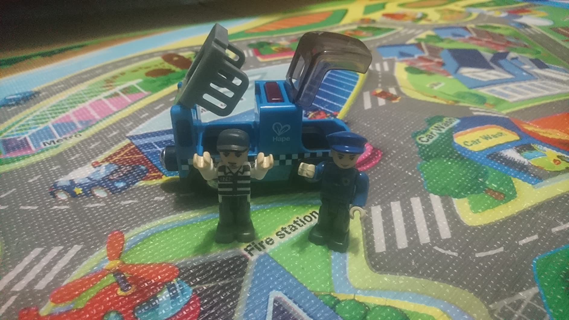 Hape Giochi Auto della polizia con sirena funzionante SMALL gioco di ruolo