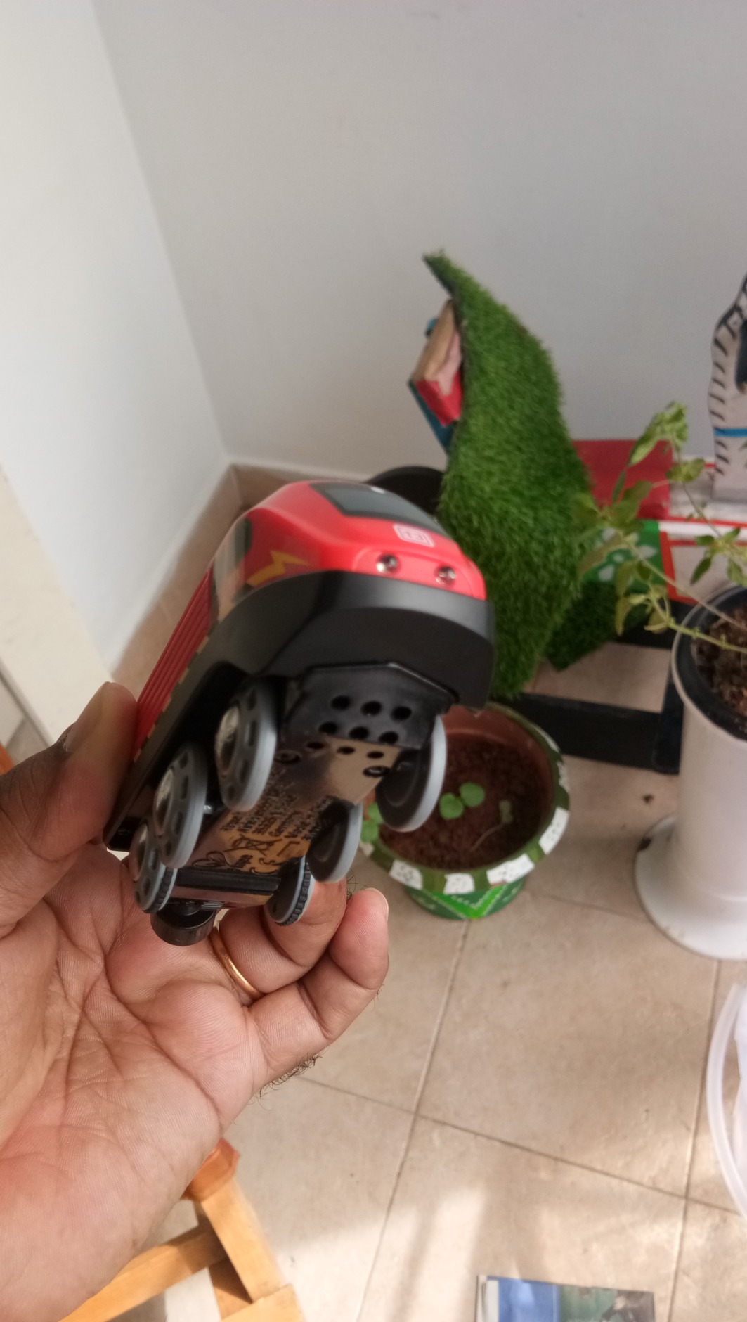 Hape Treno Dinamo rosso trenino a manovella senza batterie gioco