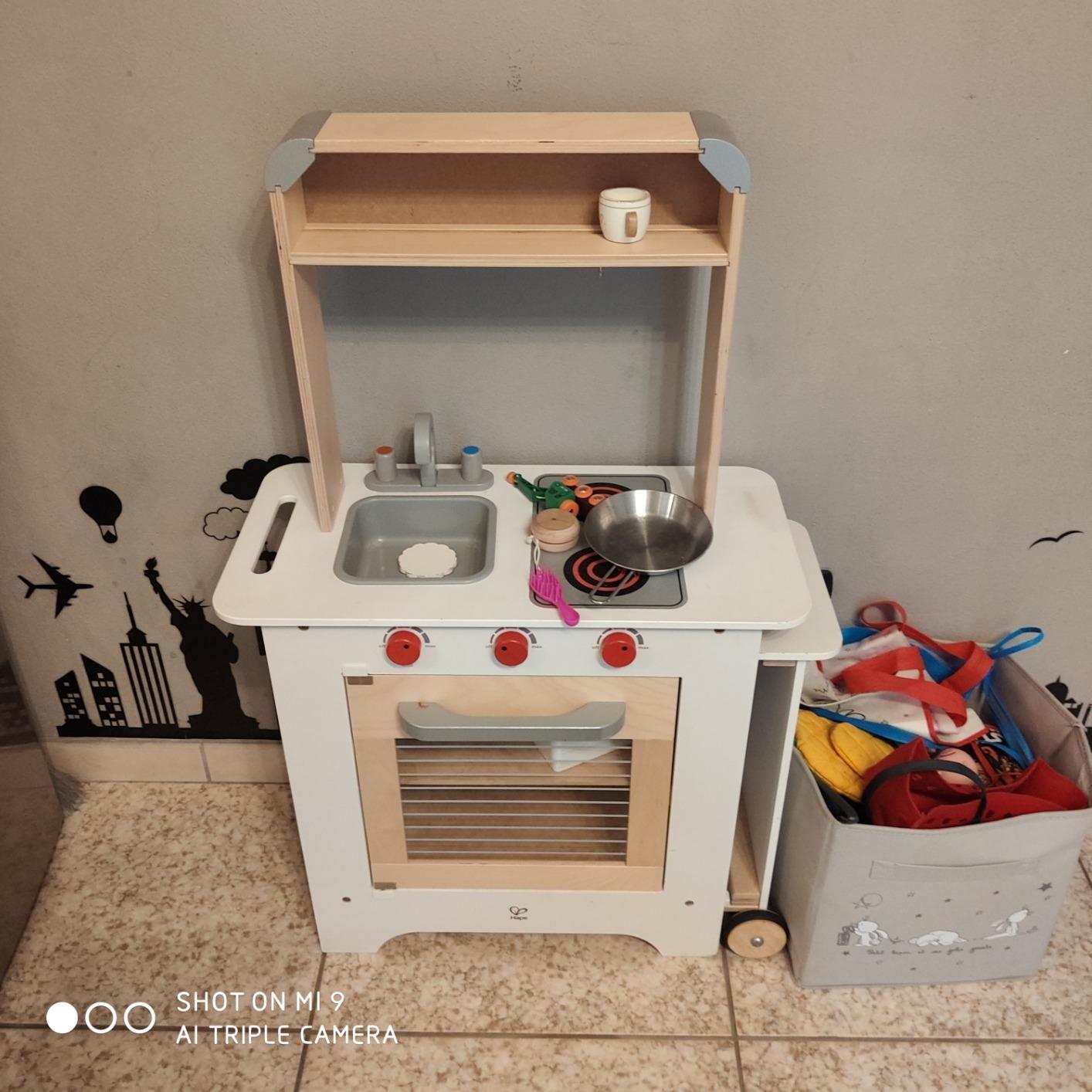 Hape Cucina e accessori Big Rosso, Trasparente cucina giocattolo in legno rossa