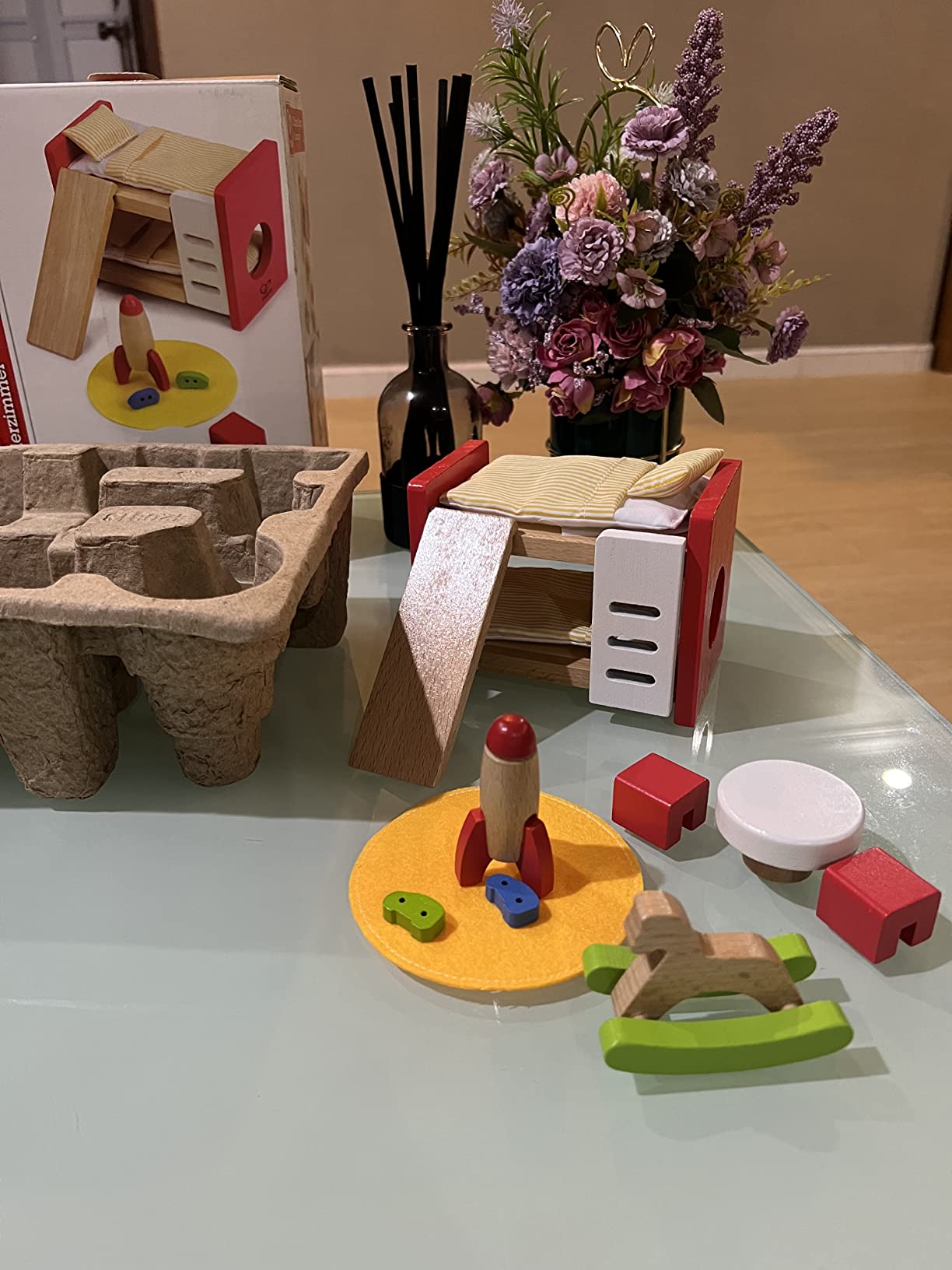 Hape Mobili Cameretta dei bambini per casa delle bambole moderna in legno