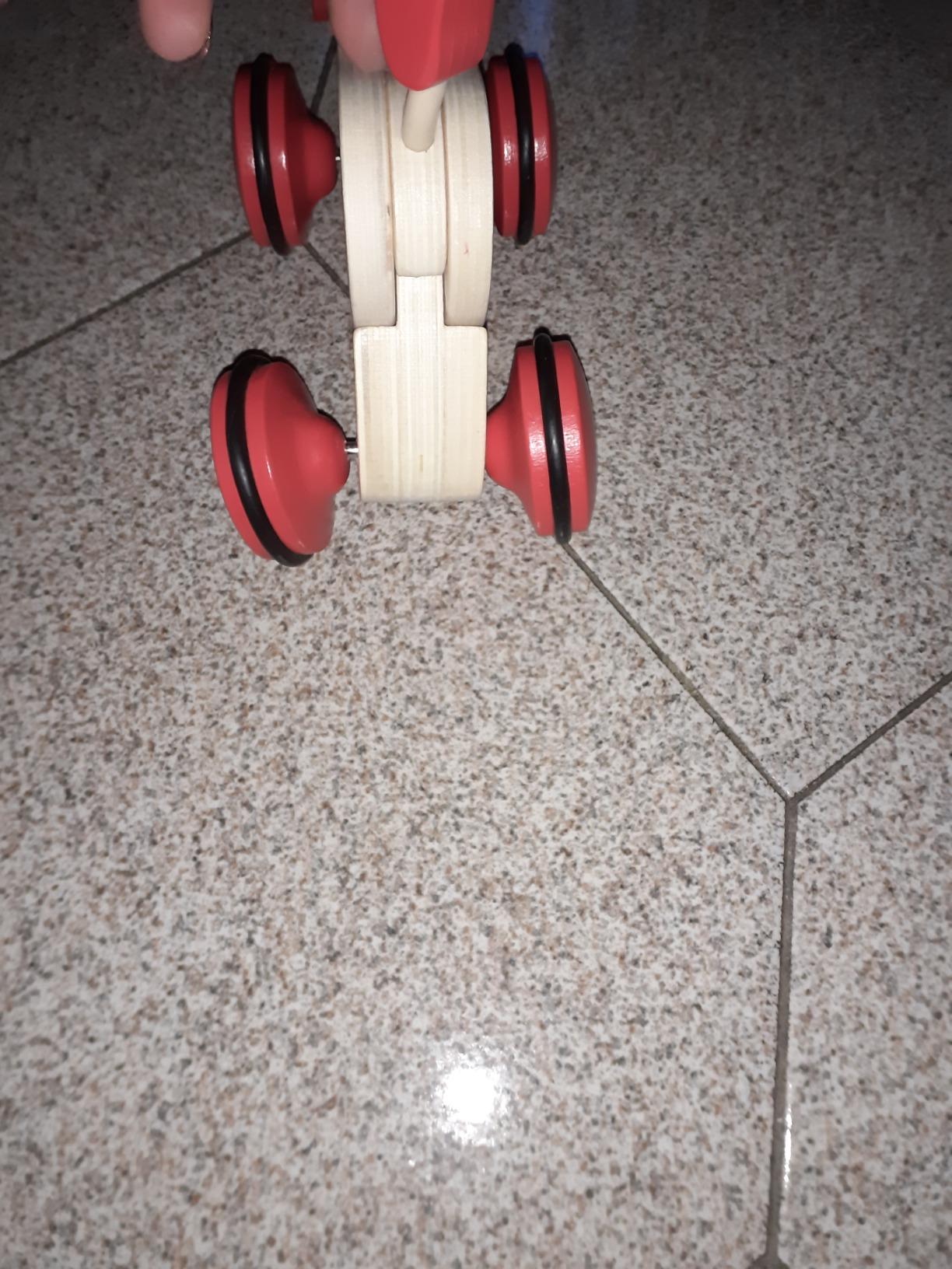Hape Spingi e cammina Pepe cagnolino trainabile in legno