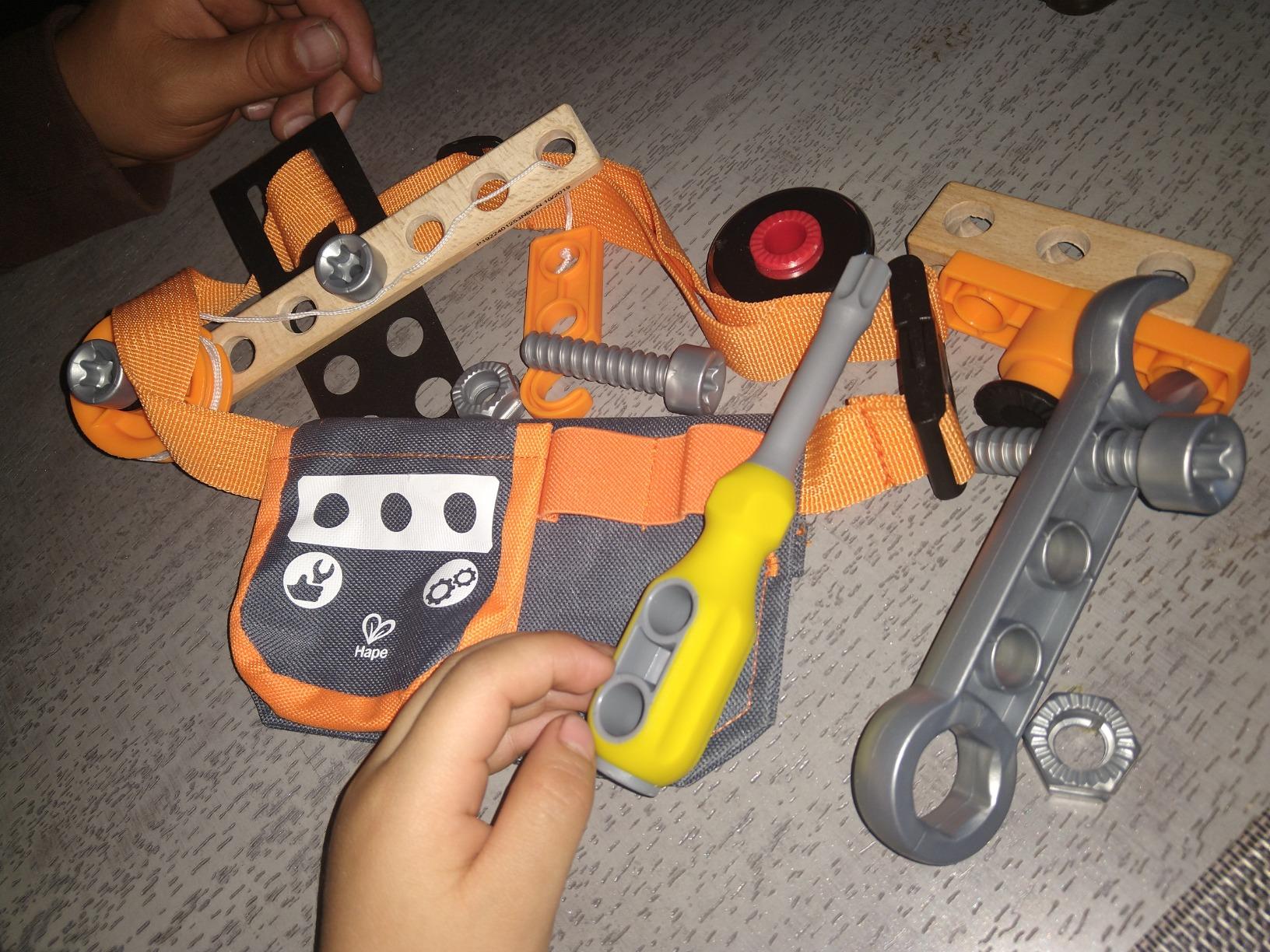Hape Junior Inventor Cintura dello Scienziato con strumenti e custodia