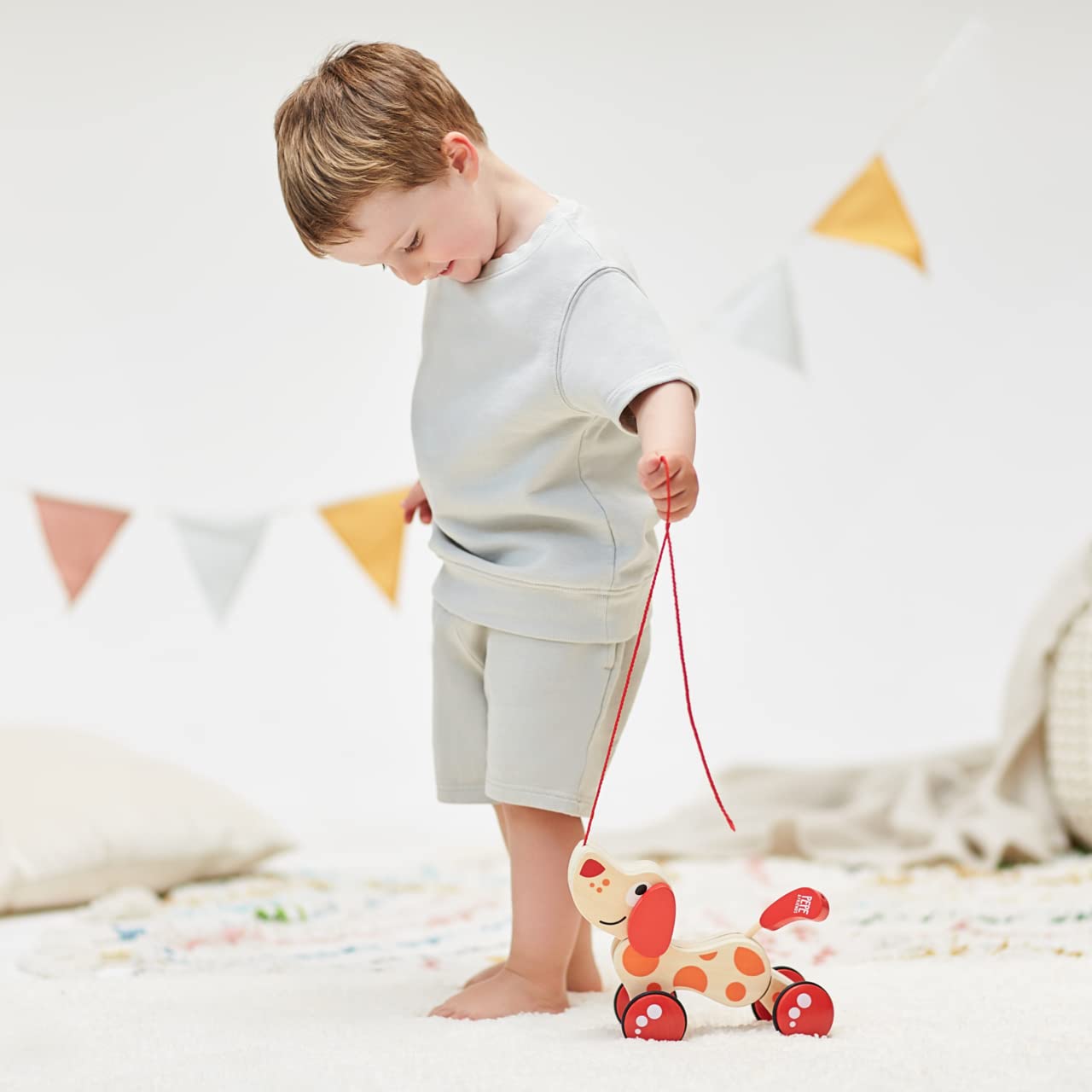 Hape Spingi e cammina Pepe cagnolino trainabile in legno