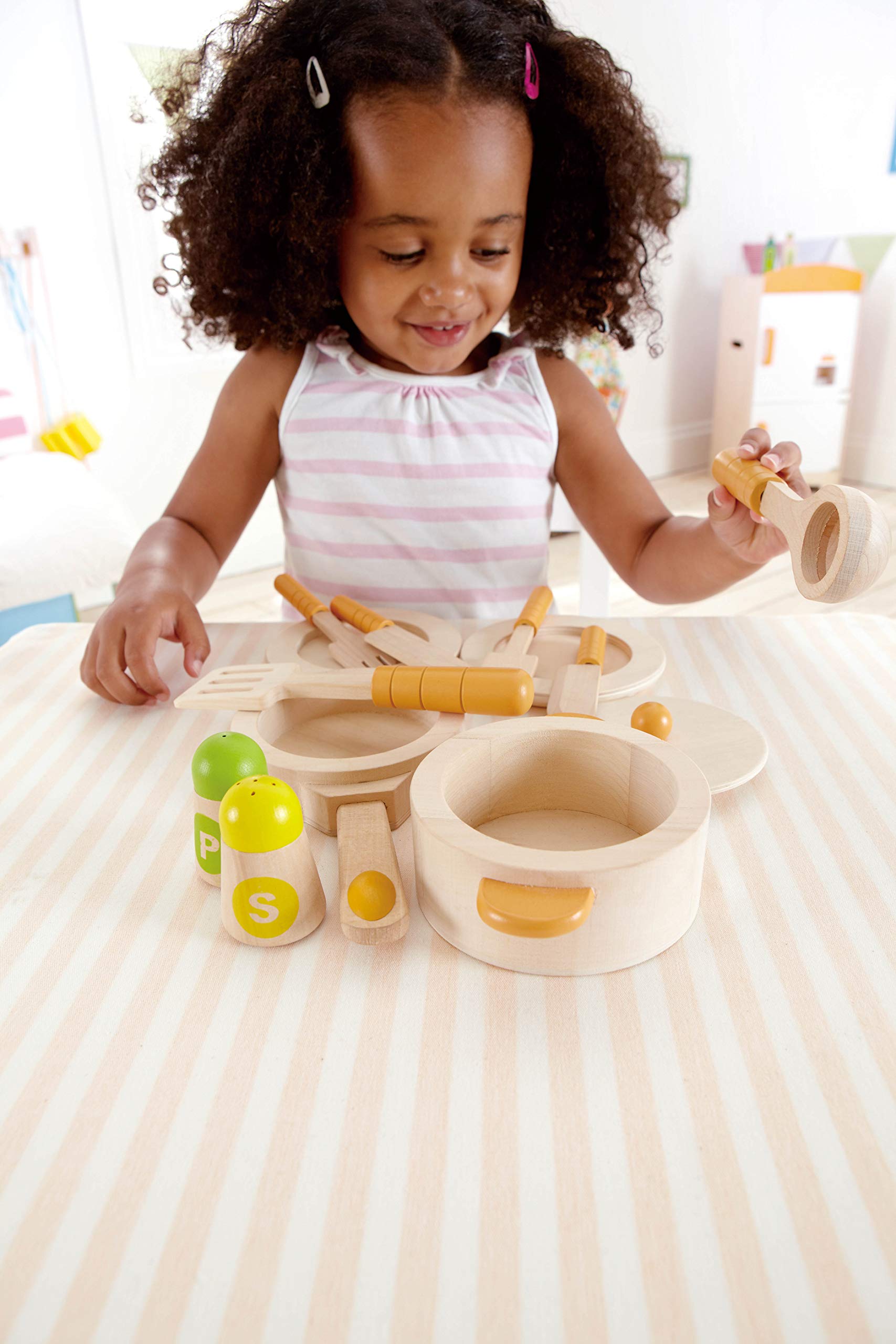 Hape Cucina e accessori E3103 set piatti e pentole in legno