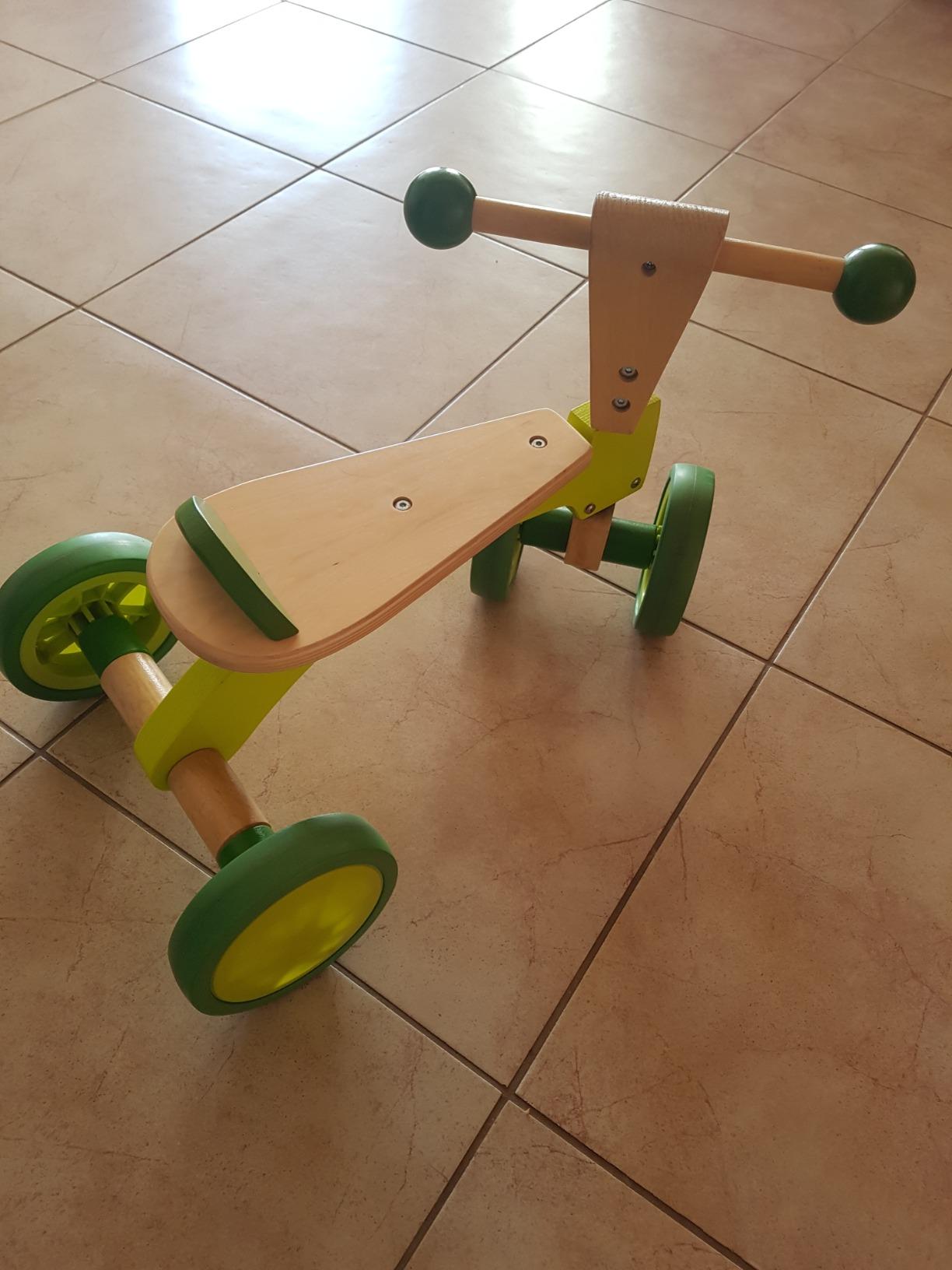 Hape Primi passi e bici Scooter a 4 ruote scooter in legno dai 12 mesi