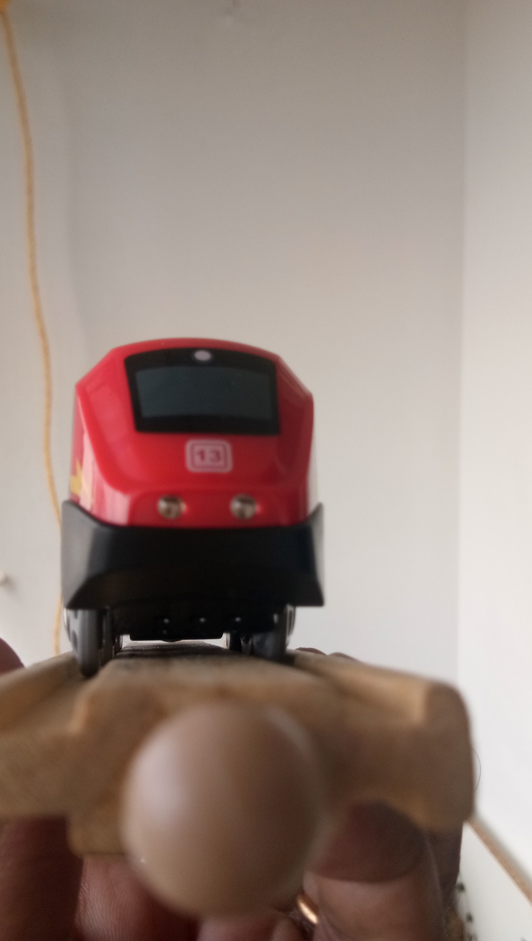 Hape Treno Dinamo rosso trenino a manovella senza batterie gioco