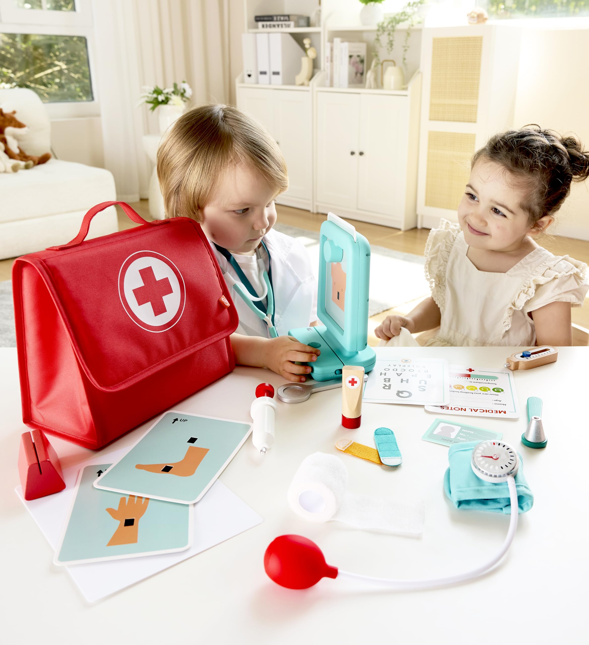Hape Giochi di ruolo Set Medico set da dottore in legno