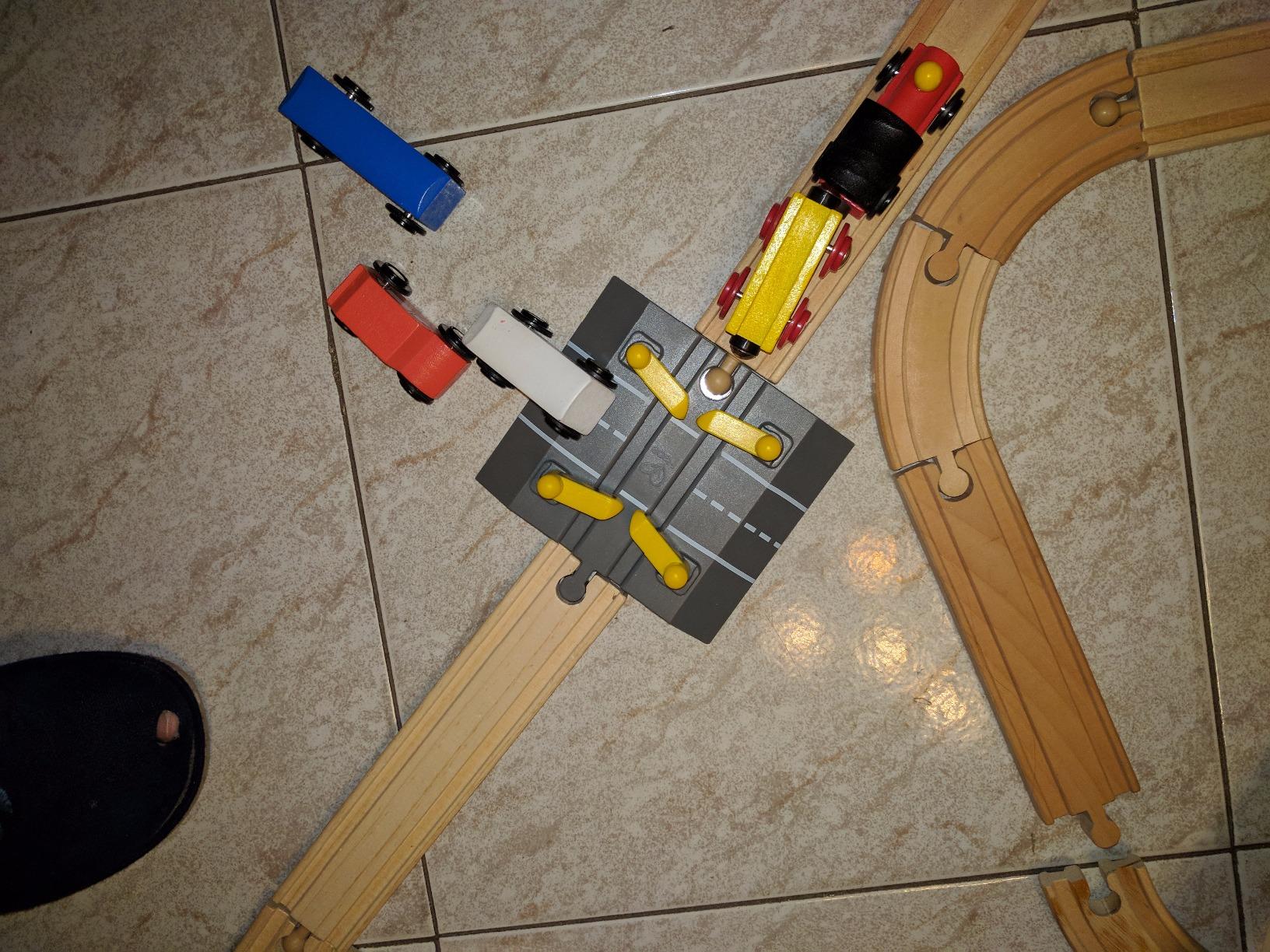 Hape Treno Attraversamento Ferroviario Automatico passaggio a livello gioco