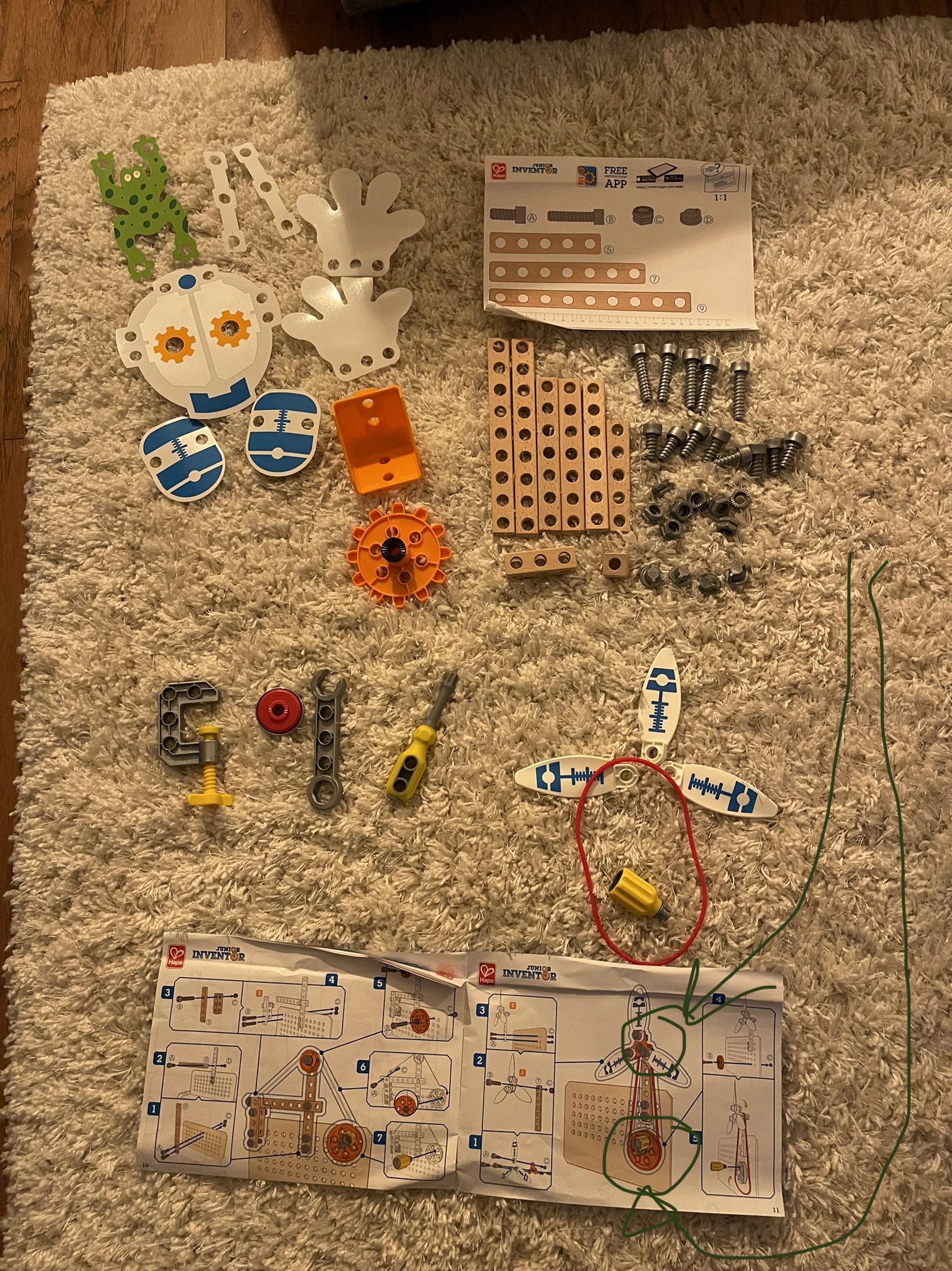 Hape Junior Inventor Banco da lavoro medio laboratorio in legno 58 pezzi